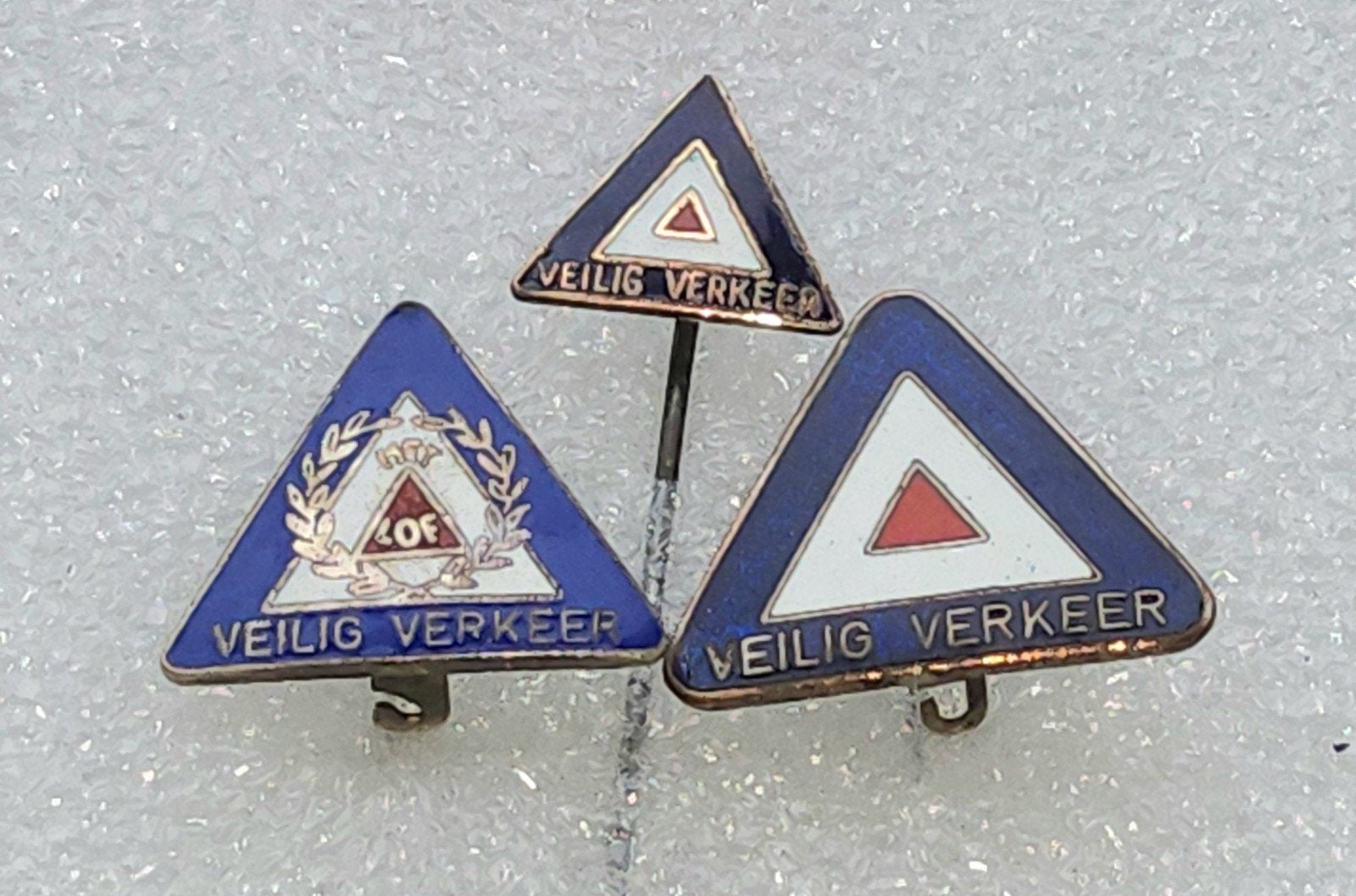3 Emaille Speldjes Veilig Verkeer - Vintage Collectie, Verzamelen, Speldjes, Pins en Buttons, Ophalen of Verzenden, Gebruikt, Overige onderwerpen