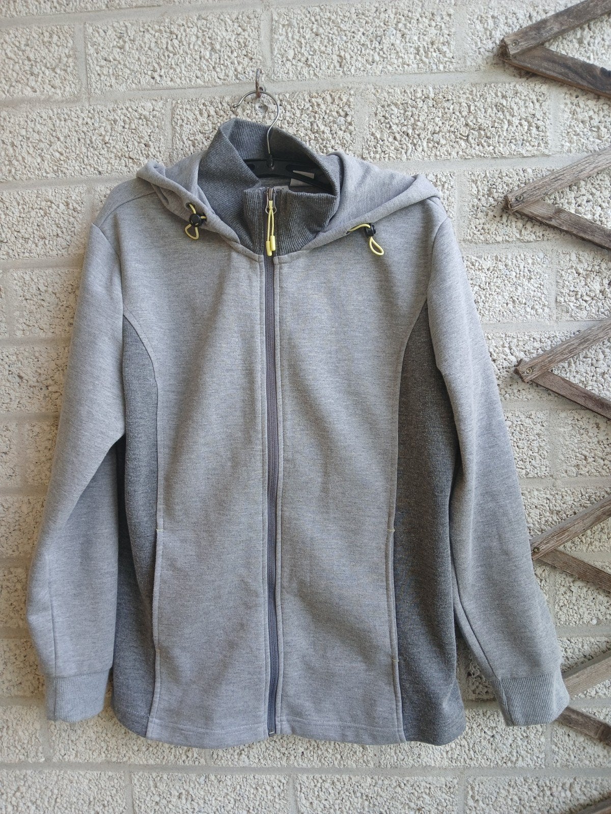 Sportvest Medium, Ophalen of Verzenden, Zo goed als nieuw, Maat 38/40 (M), Grijs