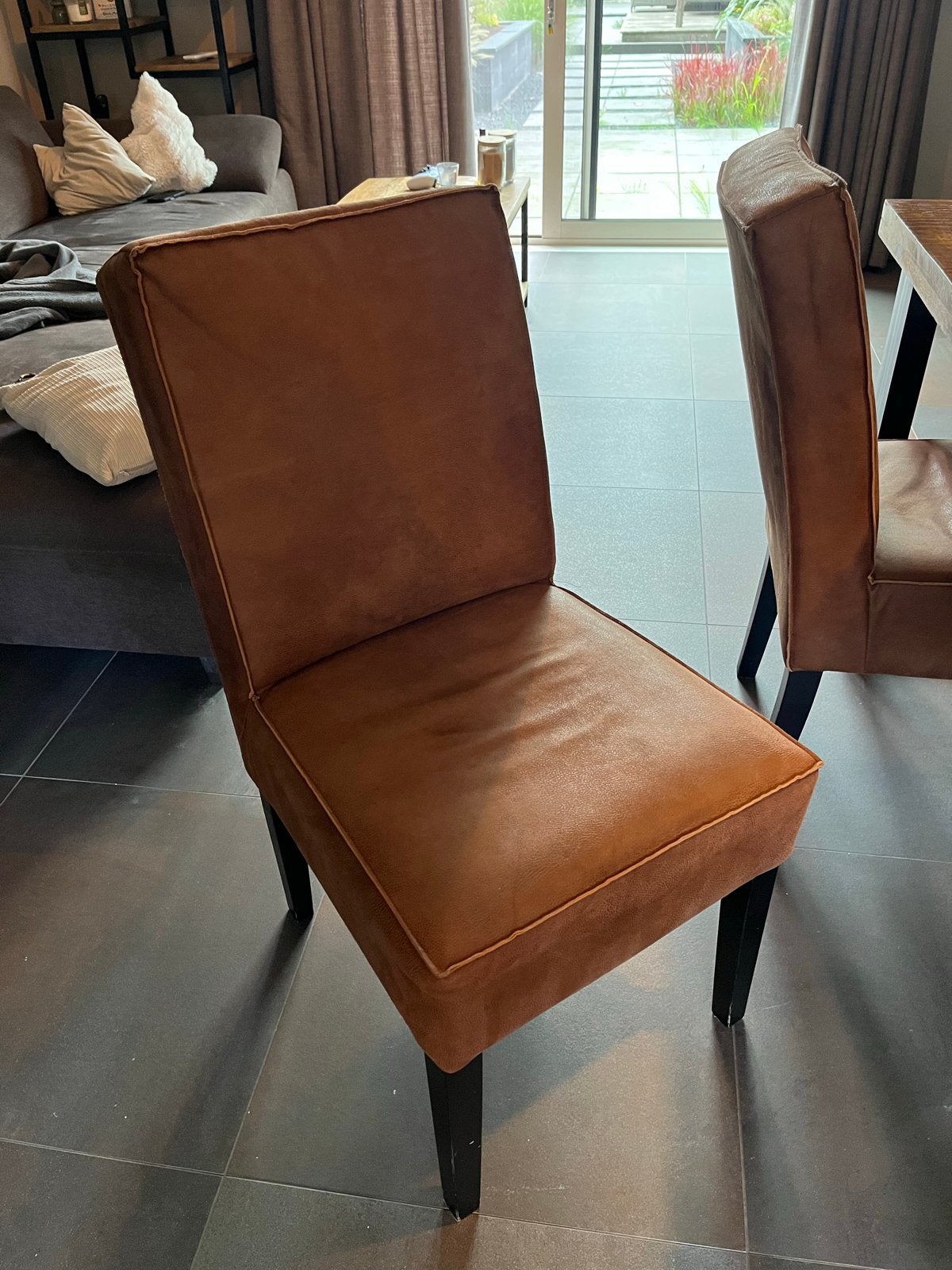 Set van 2 bruine eetkamerstoelen en een eetbank, Huis en Inrichting, Ophalen, Gebruikt, Twee, Bruin