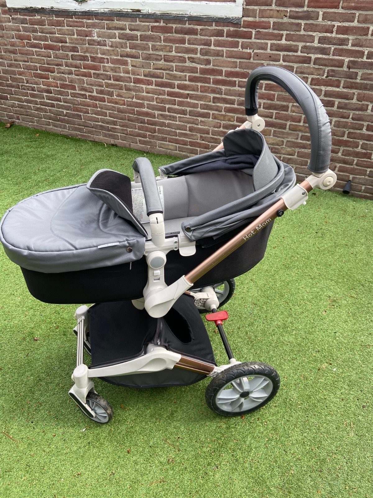 Bassinet kinderwagen - Hot Mom 360  in goede staat, Zo goed als nieuw, Met reiswieg, Ophalen, Kinderwagen