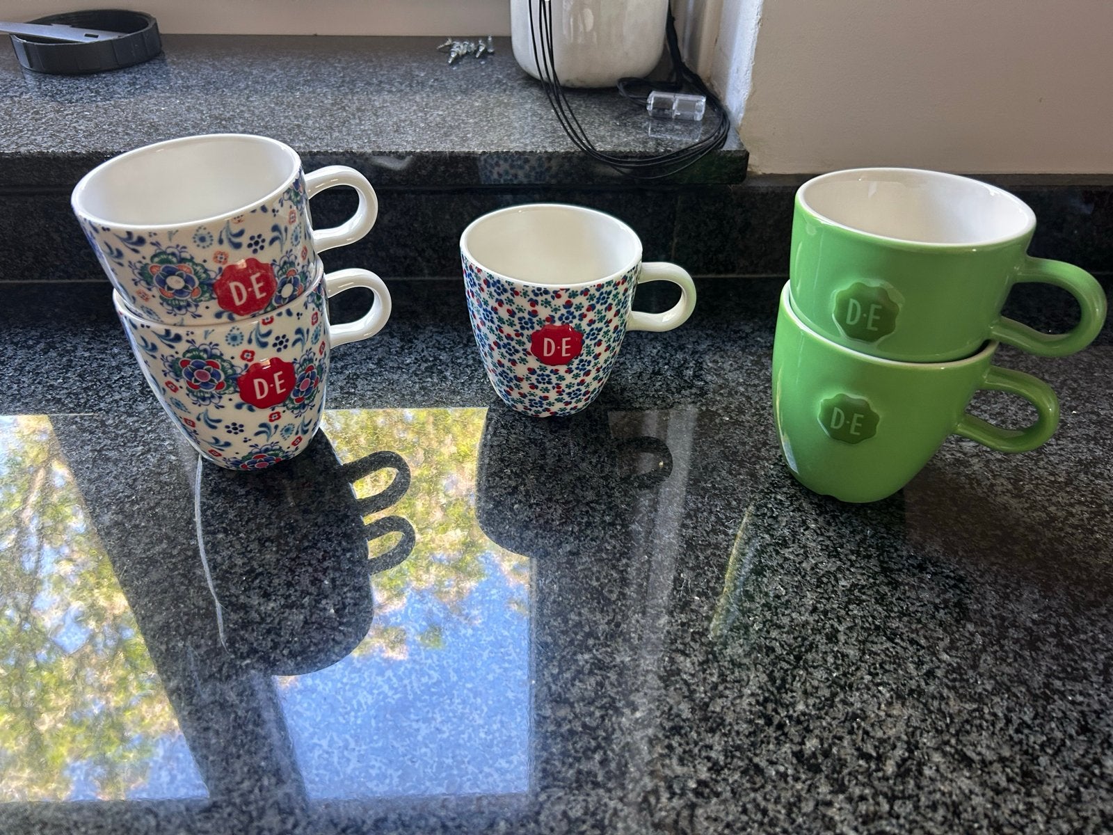 Douwe Egberts Royal Raja Cappuccino Mok kop - Nicolai Carels, Ophalen of Verzenden, Steen/keramiek, Meerkleurig, Overige merken