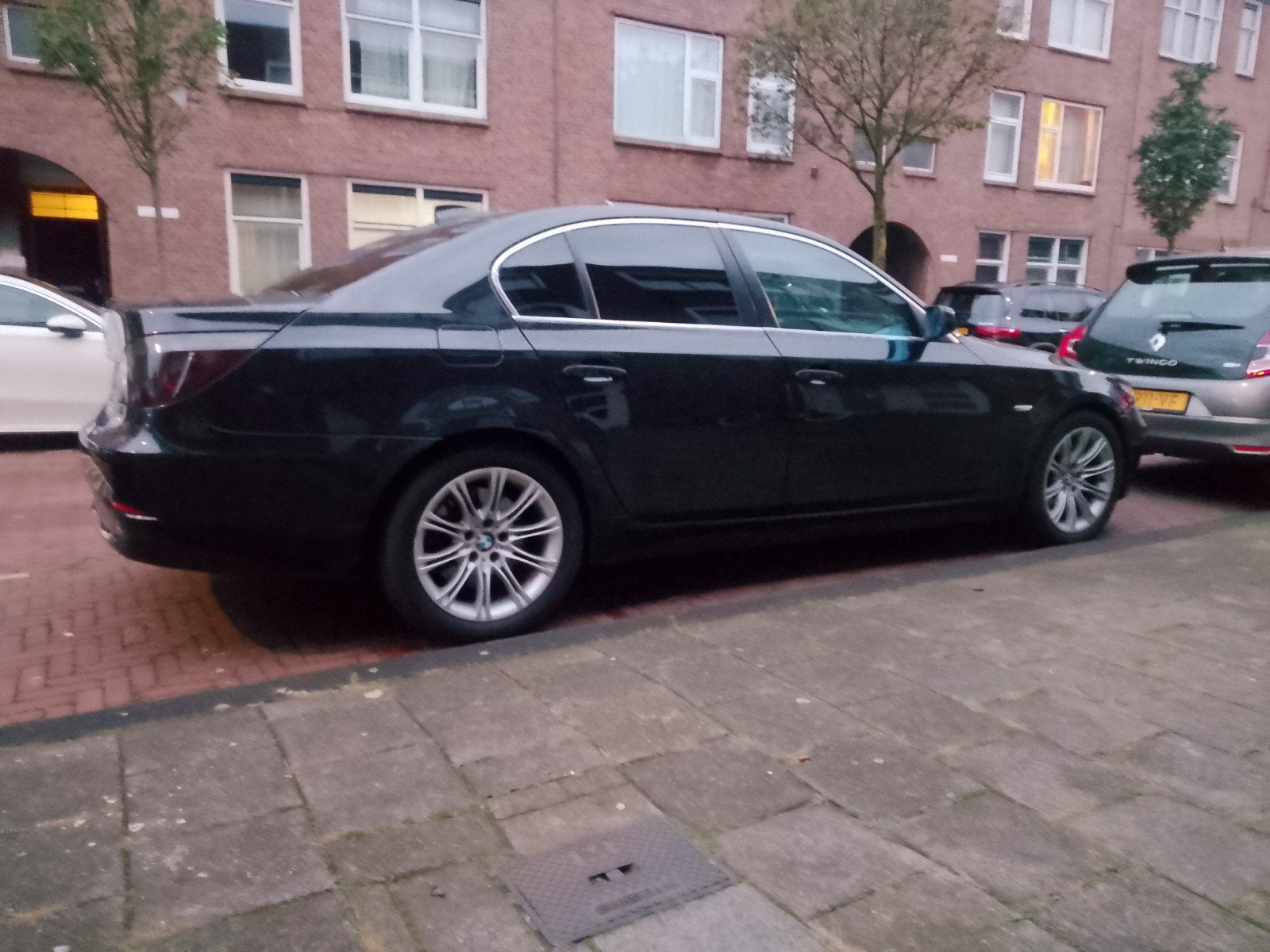 Zeer nette LCi 530i e60  272PK  facelift 3.0i SCHUIFDAK/AUTO, Dealer onderhouden, 2000 kg, Origineel Nederlands, 272 pk