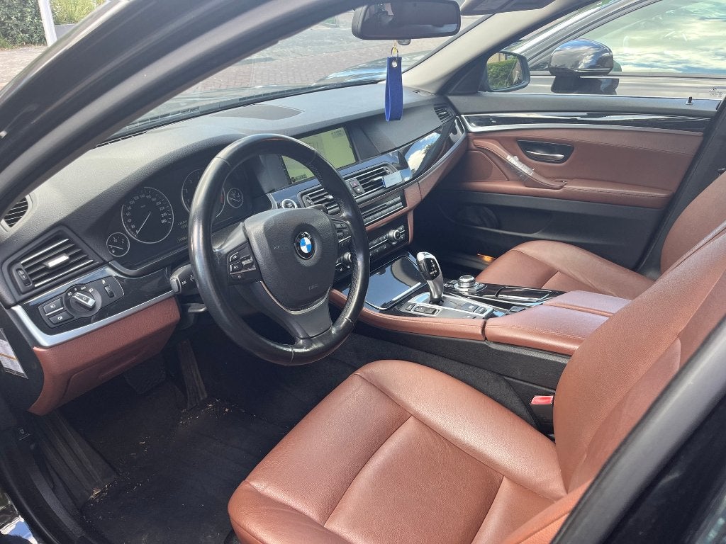 Mooi BMW 5-Serie 520i Automaat met 110000 Km, 2000 kg, Zwart, Bruin, Particulier