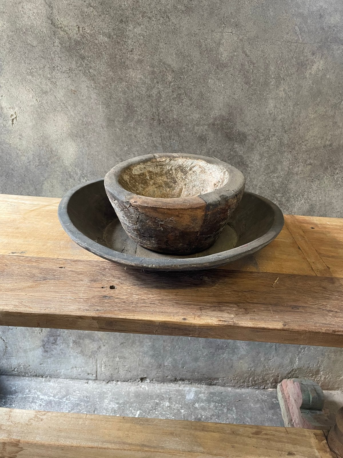 Set van twee oude houten schalen uit India, Ophalen