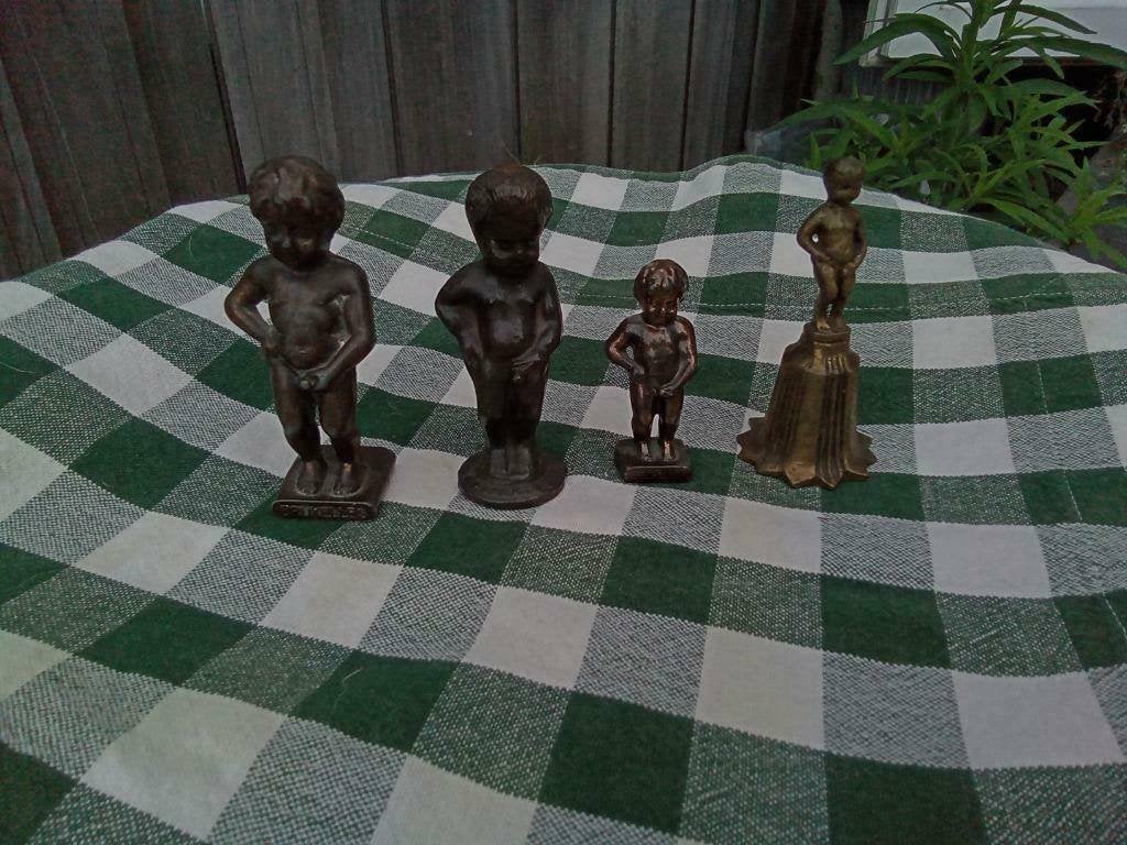 3 manneke pis beelden en 1 belletje brussel belgie in 1 koop, Antiek en Kunst, Ophalen
