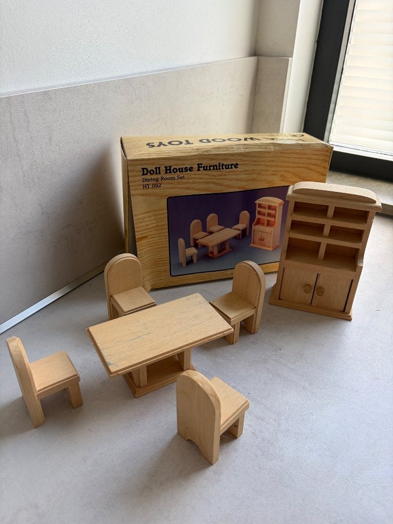Houten eetkamertafel voor poppenhuis, Ophalen, Zo goed als nieuw, Poppenhuis