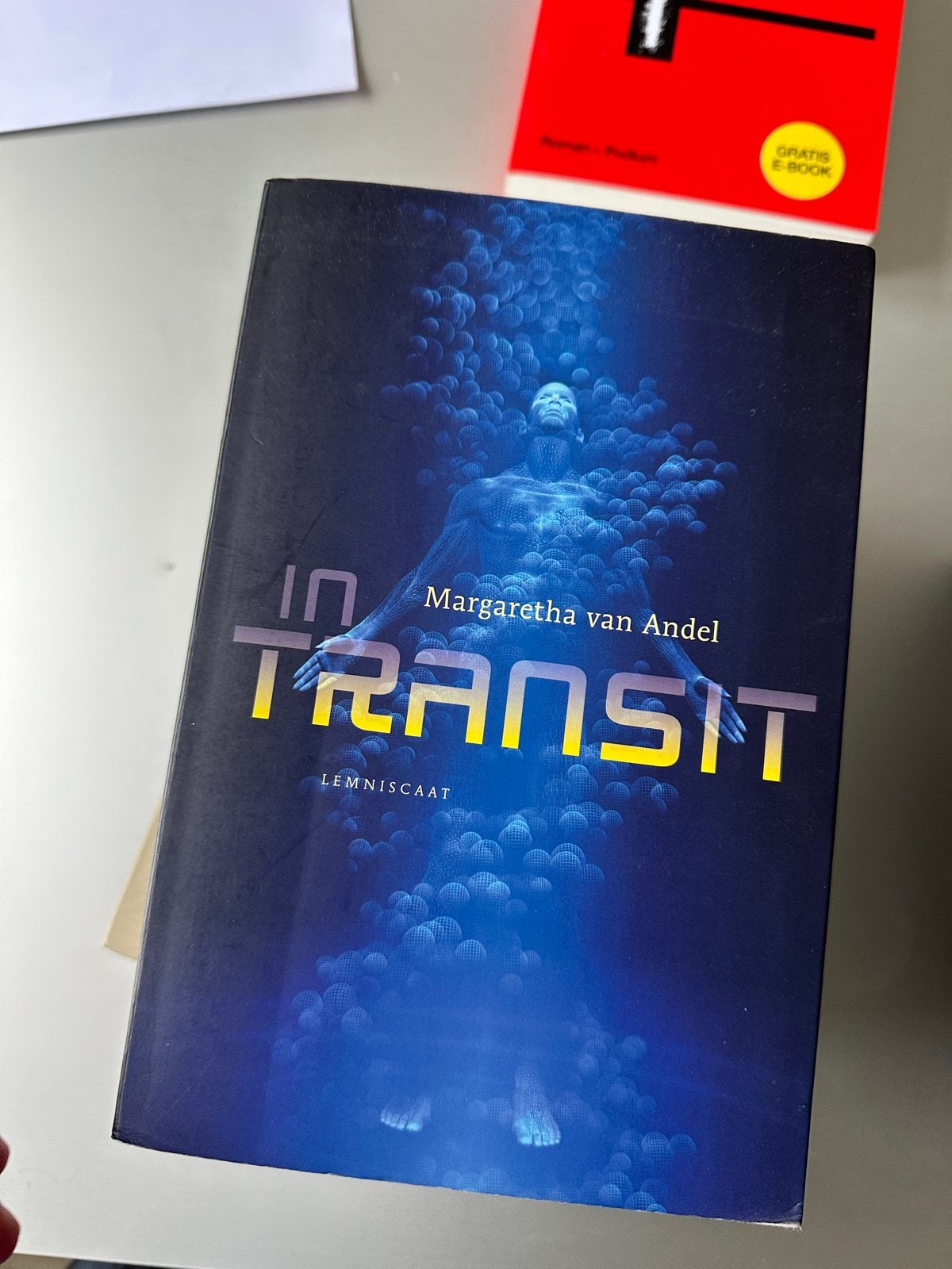 In Transit - Margaretha van Andel (Sciencefiction), Ophalen of Verzenden, Zo goed als nieuw