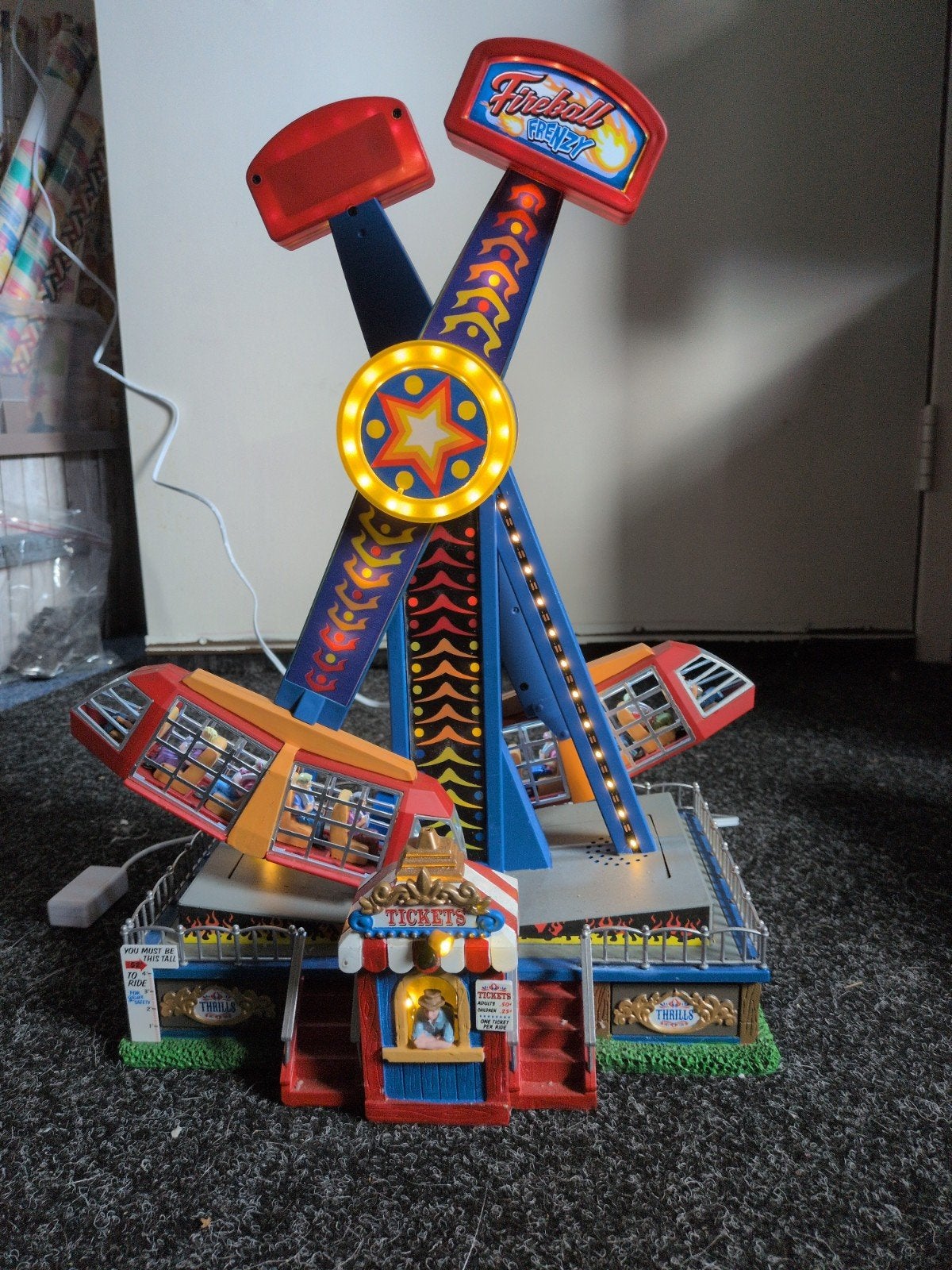 Lemax Fireball Frenzy kerstdorp kermis Carnival zie tekst, Ophalen of Verzenden, Gebruikt