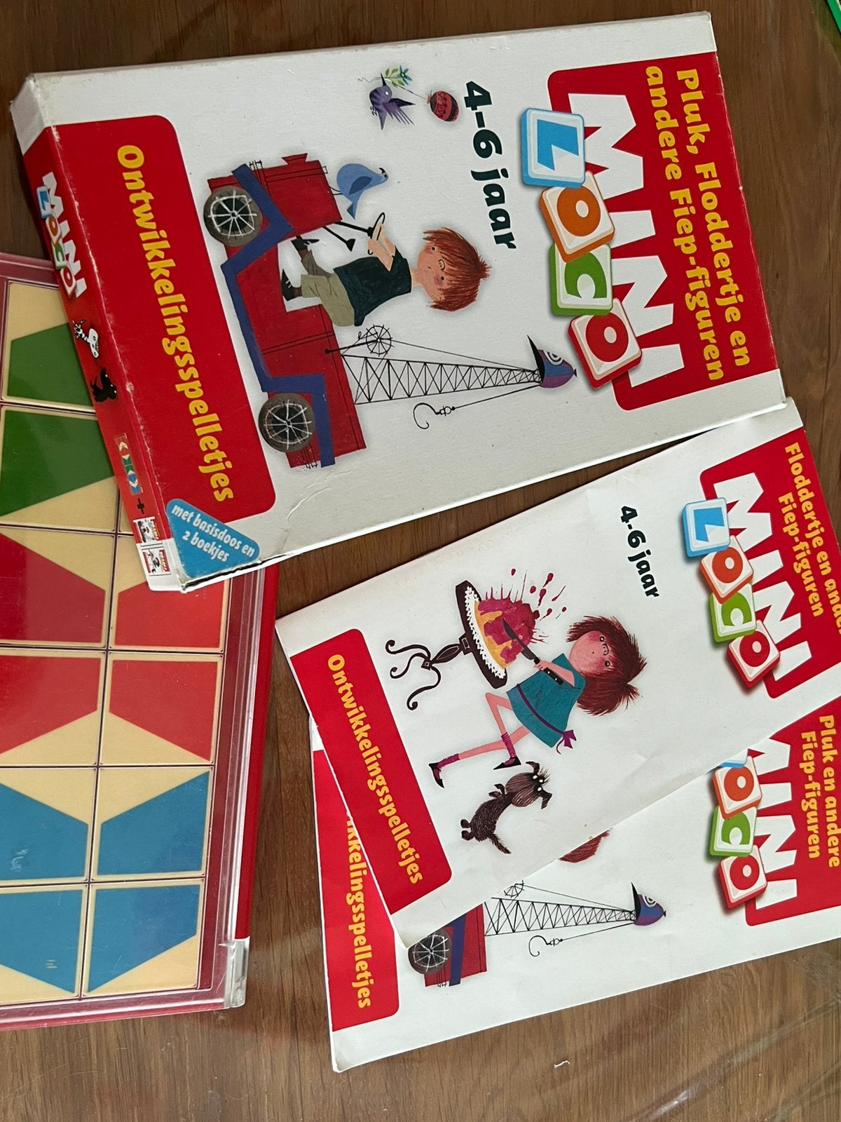 13 boekjes MiniLoco en 2 doosjes, Ophalen of Verzenden, Zo goed als nieuw, Taal en Lezen