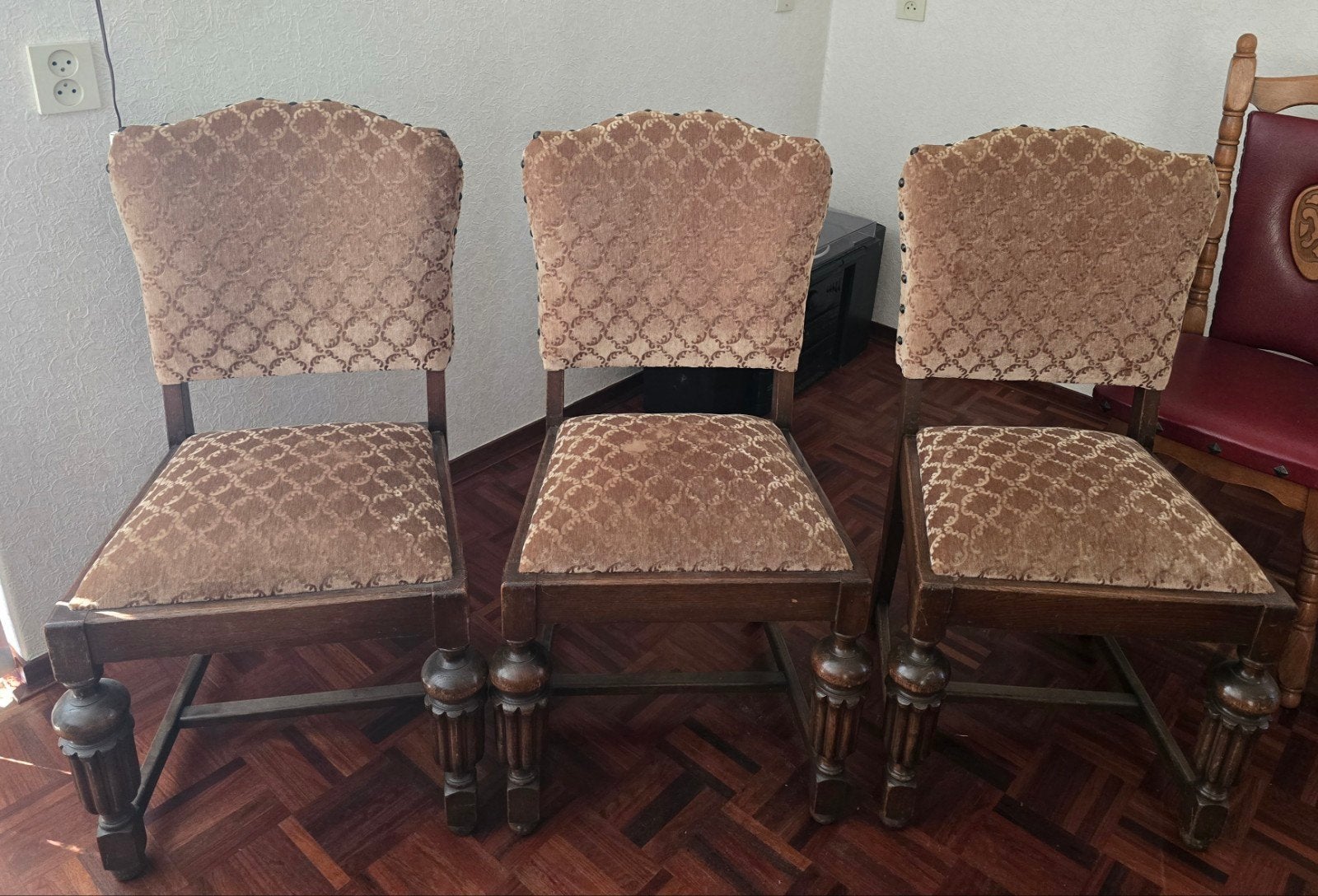 3 antieke eetkamer stoelen met bolpoot, Ophalen