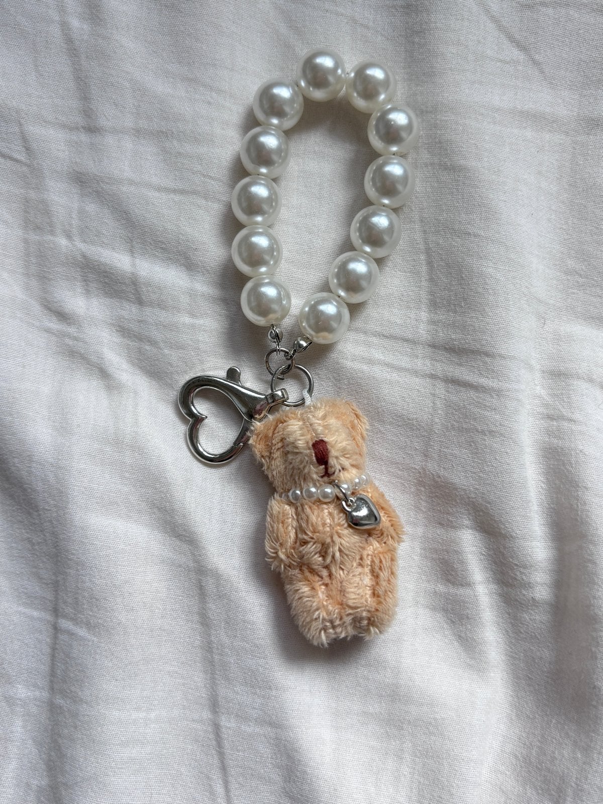 Schattige teddybeer sleutelhanger met parels, Ophalen of Verzenden, Zo goed als nieuw, Knuffel of Figuurtje