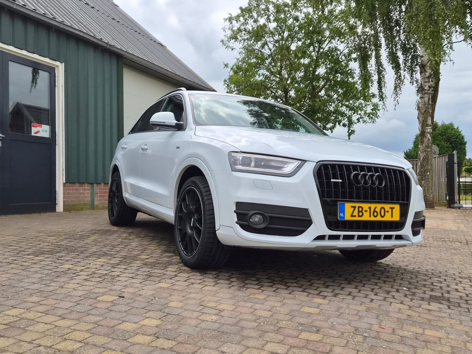 Audi Q3 2.0TFSI Quattro 125KW 2012 Wit S Line, Auto's, Audi, Stof, 1800 kg, Zwart, 4 cilinders