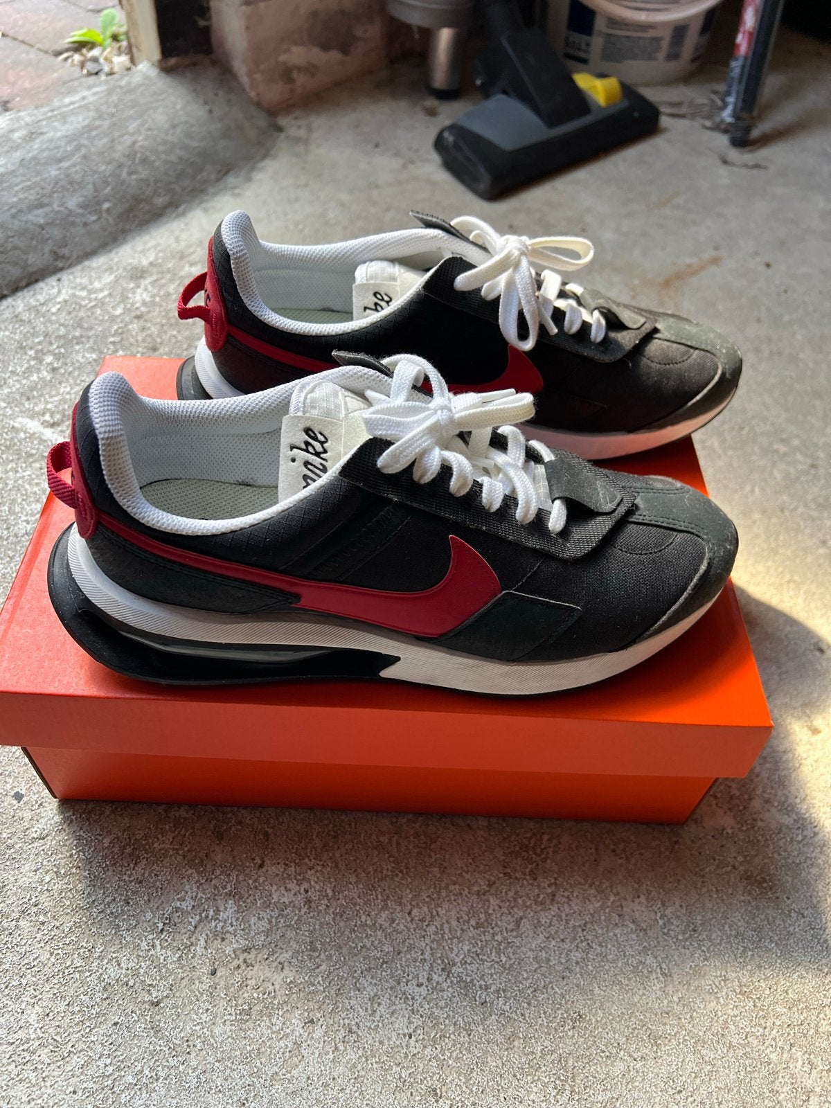 Nike Waffle Debut Sneakers Zwart/Rood - Maat 42.5, Ophalen of Verzenden, Zo goed als nieuw, Zwart, Sneakers of Gympen