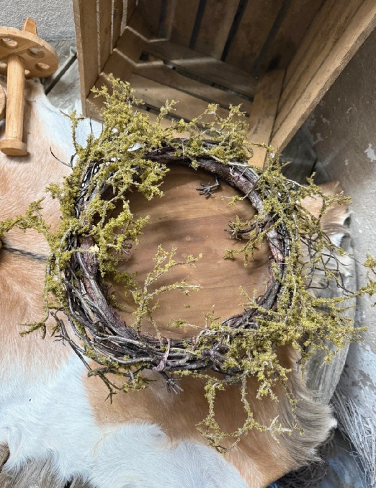 Landelijke kunst krans met takjes en mos - Ø 35cm, ., Nieuw, Ophalen of Verzenden, .