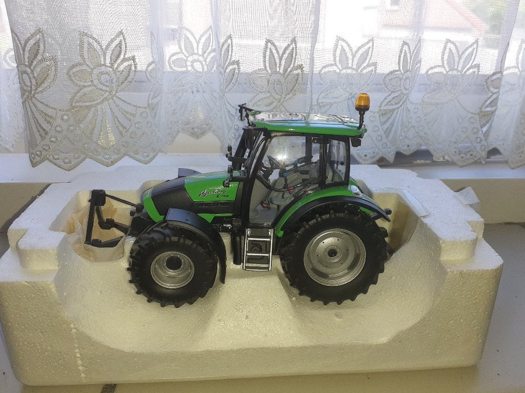 Deutz Fahr agrotron K100 - UH    (britains - siku), Ophalen of Verzenden, Zo goed als nieuw, Tractor of Landbouw, Britains