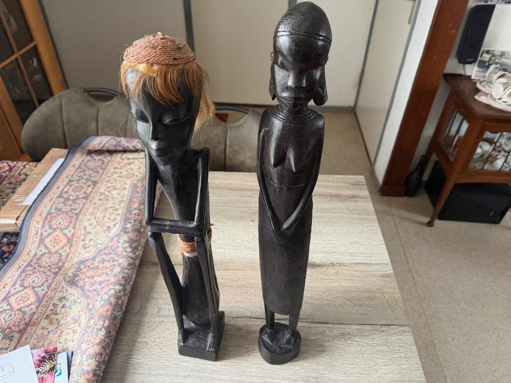 2 Oude Hardhouten Beelden uit Indonesië, Groep mensen, Ophalen of Verzenden, Handgemaakt, Beeld