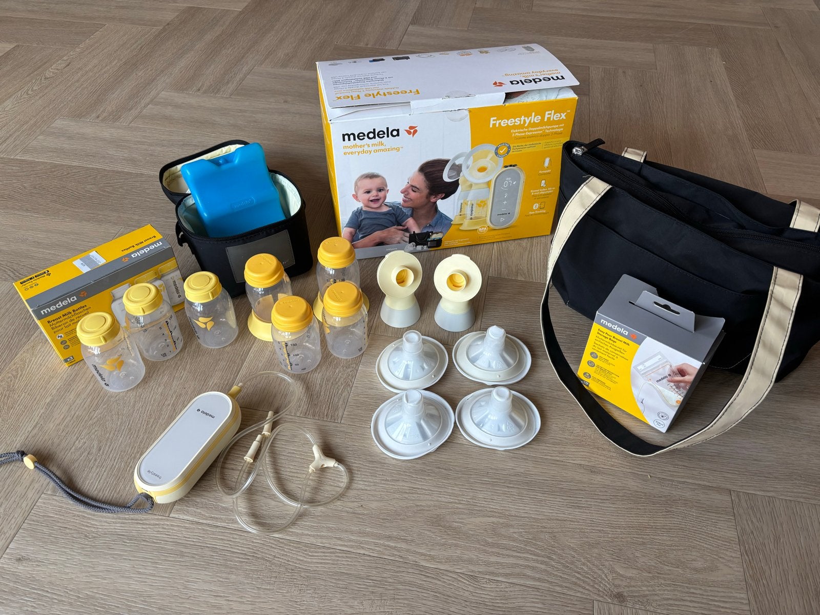 Medela Freestyle Flex kolf met extra's, Gebruikt, Medela, Borstkolf, Ophalen of Verzenden