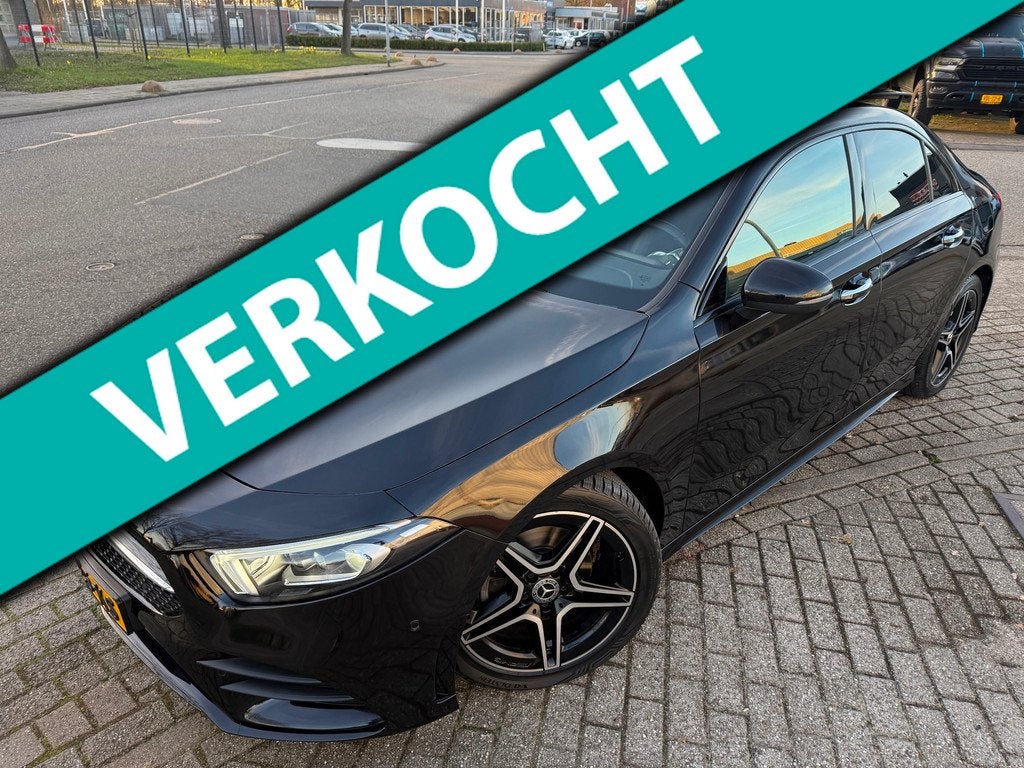 Mercedes-Benz A-klasse 200 AMG 2022 AUT PANO LEDER ACC VOL-L, 4 cilinders, Bedrijf, 1600 kg, Sedan