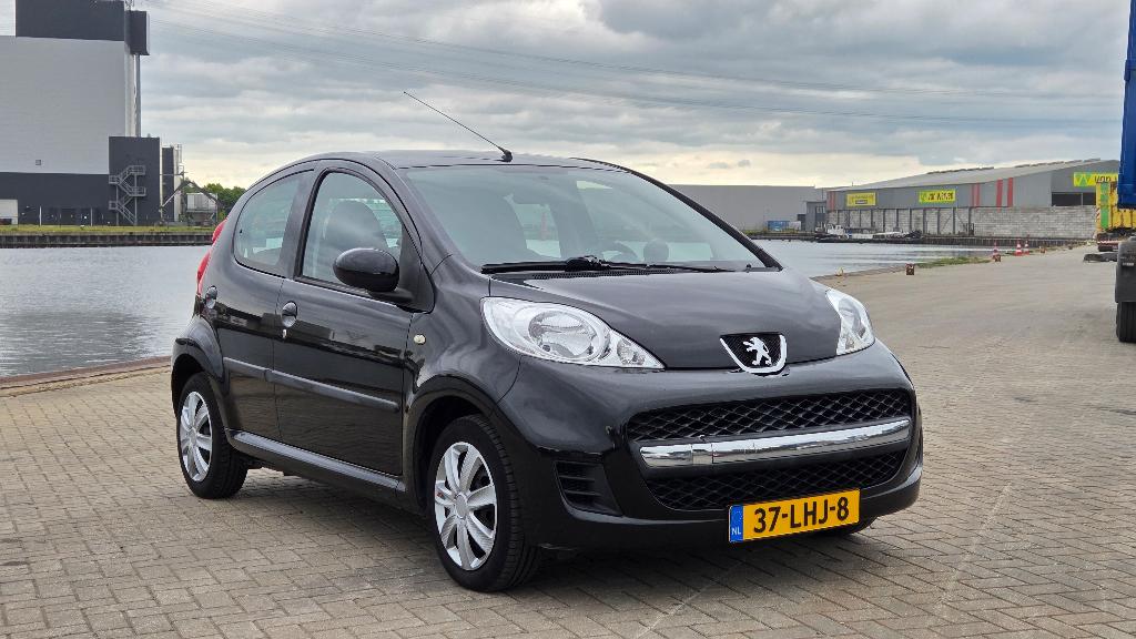 Peugeot 107 1.0 12V 5DR 2010 Zwart, Auto's, Peugeot, Particulier, ABS, Airbags, Boordcomputer, Centrale vergrendeling, Elektrische ramen