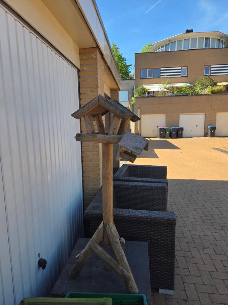 Houten vogelhuisje op paal, Ophalen of Verzenden, Gebruikt
