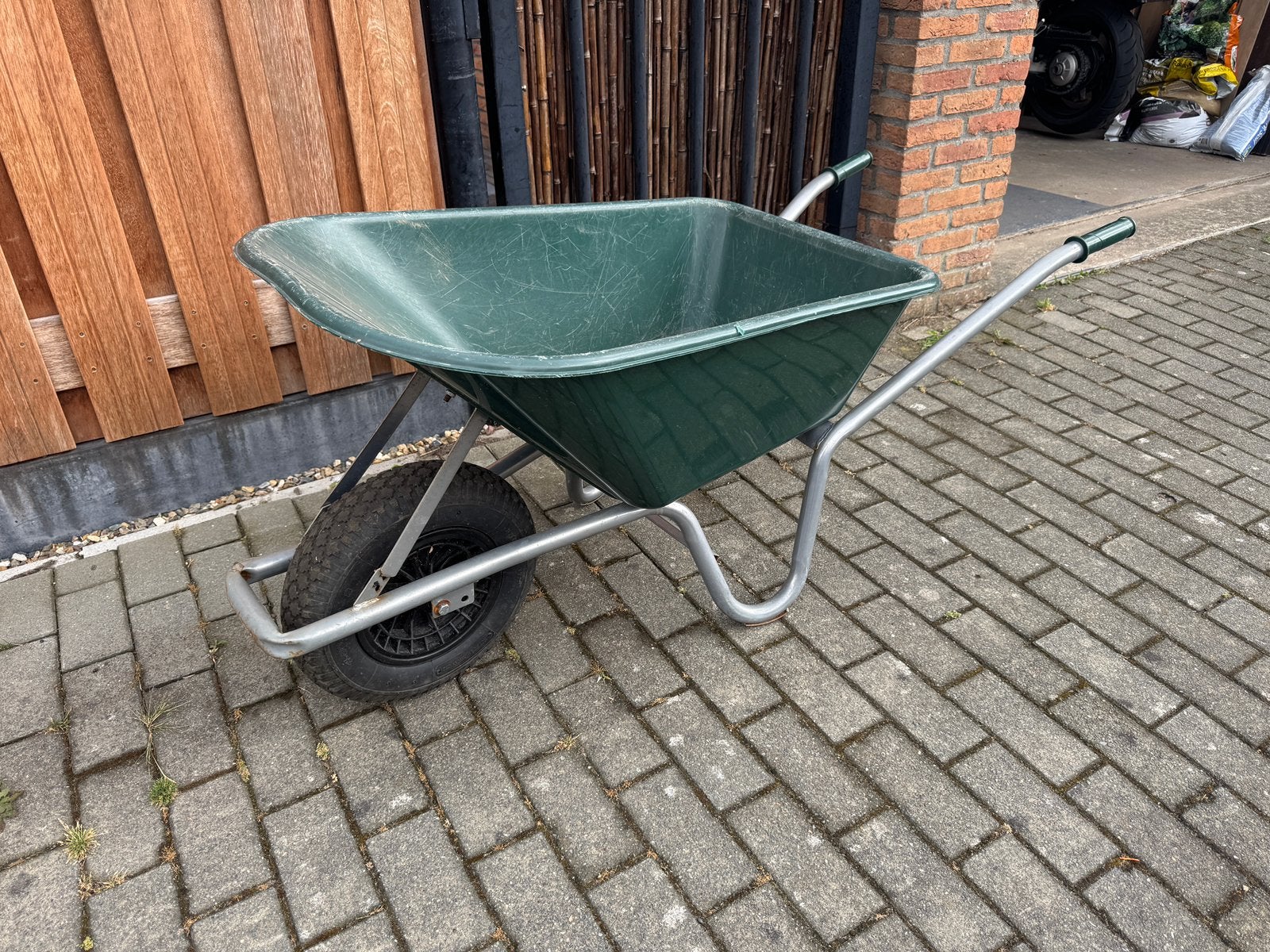 Kruiwagen kunstof bak 100ltr, Tuin en Terras, Kruiwagens, Ophalen, Gebruikt, Handmatig, Eenwielig