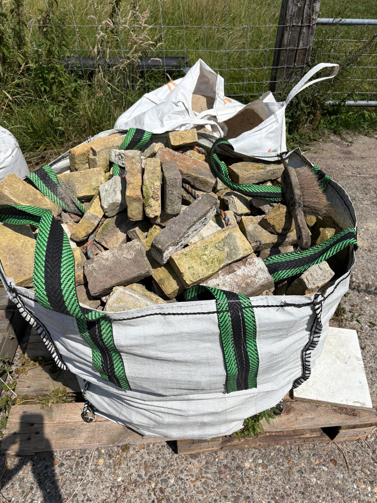 3 zakken Boeren geeltjes en waaltjes, Doe-het-zelf en Verbouw, Ophalen, Gebruikt, Bakstenen