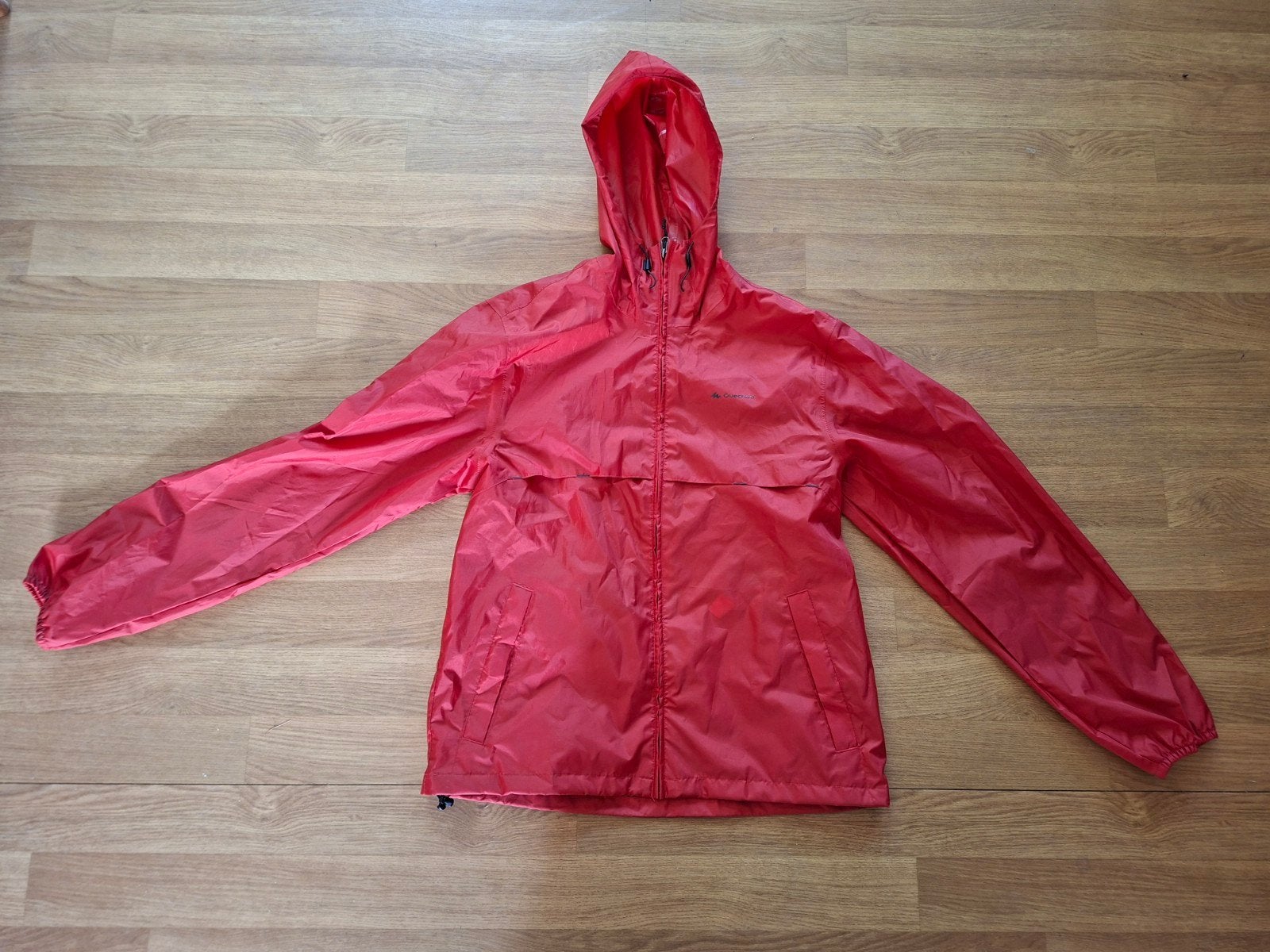 Dunne Quechua regenjas rood | maat M | nieuw, Maat 38/40 (M), Ophalen of Verzenden, Zo goed als nieuw, Quechua