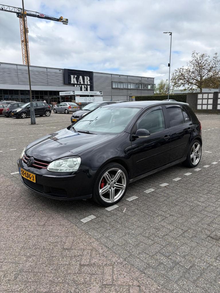 Volkswagen Golf 1.6 75KW 2005 Zwart, Auto's, Voorwielaandrijving, Stof, 4 cilinders, 620 kg