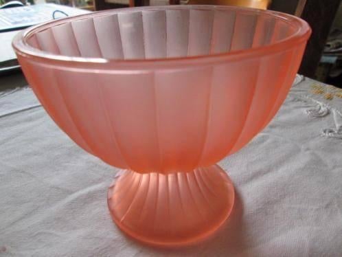 Brocante Zalm kleurige bonbonniere van glas, op voet Hoog 11, Ophalen