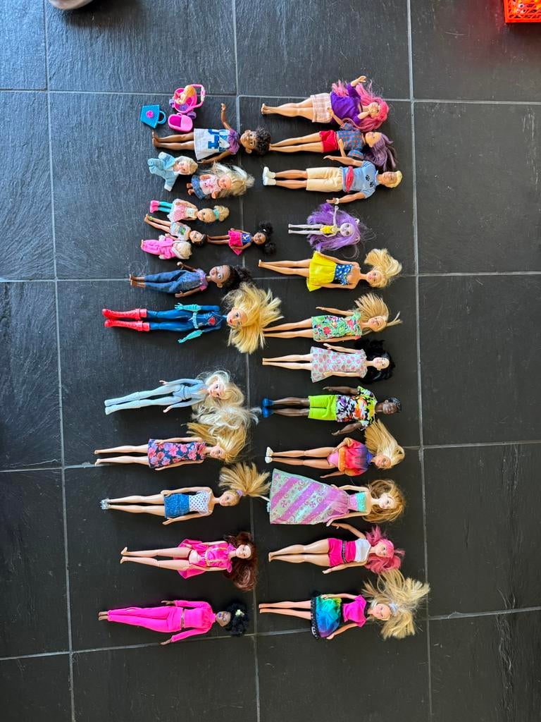 Grote collectie van Barbies, Ophalen, Zo goed als nieuw, Barbie