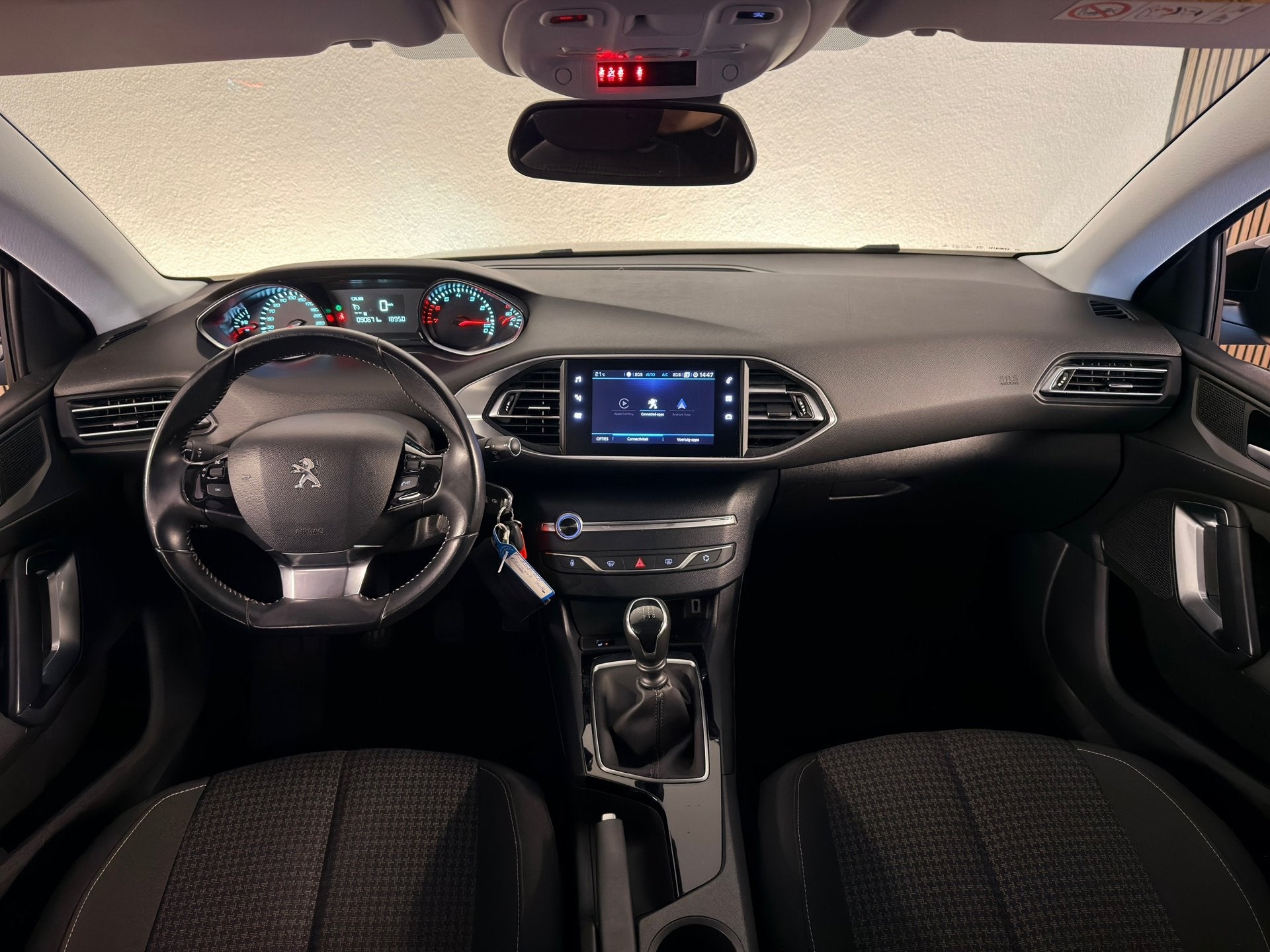 Peugeot 308 SW 1.2 PureTech Active Trekhaak, All Season band, Voorwielaandrijving, Stof, Gebruikt, 1199 cc