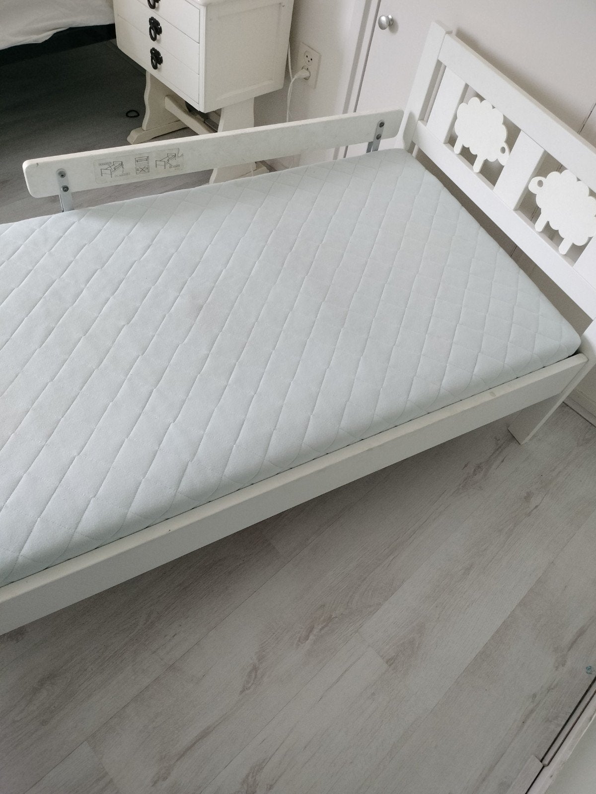 Kinderbed met matras en uitvalbeveiliging, Ophalen, Gebruikt, 70 tot 85 cm, Matras