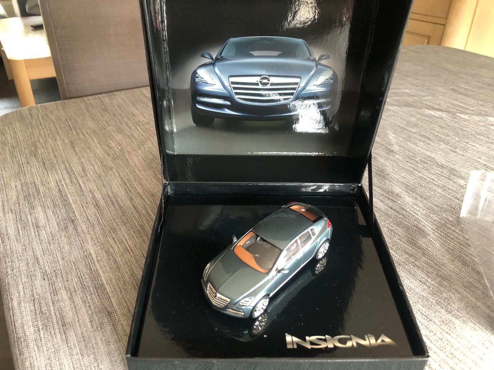 Opel insignia 1/43 in luxe doos, Ophalen, Nieuw, Auto, Overige merken