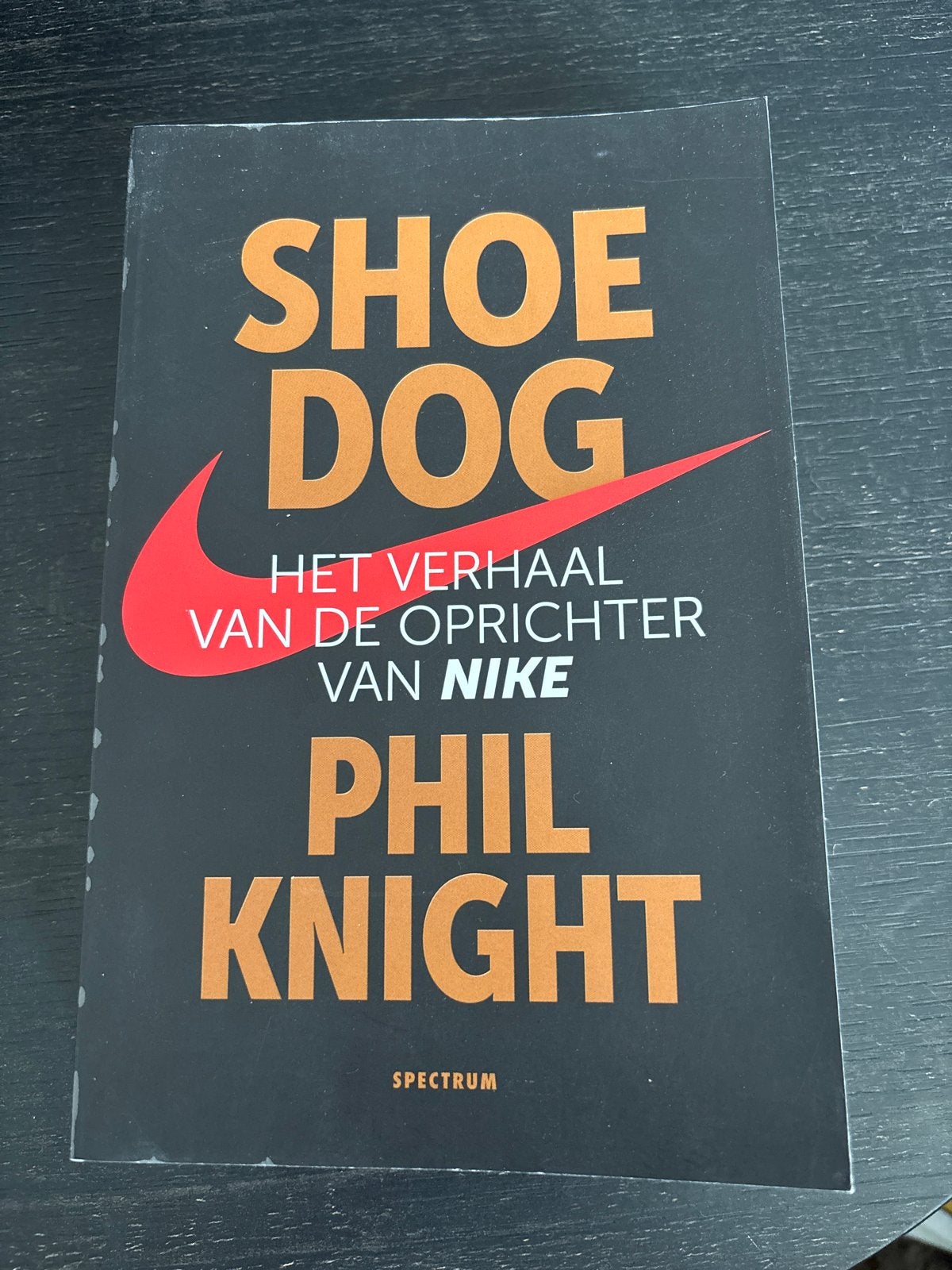Shoe Dog: Het verhaal van de oprichter van Nike - Phil Knigh, Ophalen of Verzenden, Zo goed als nieuw, Sport