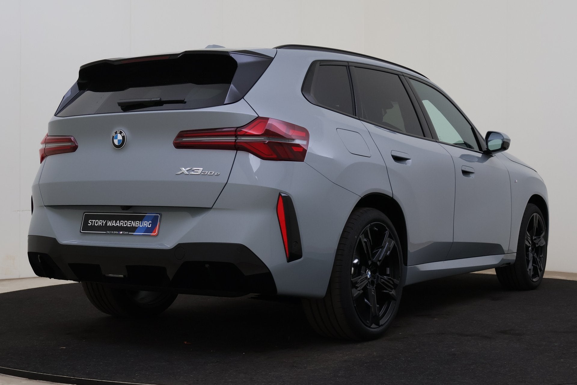 BMW X3 30e xDrive M Sport Automaat / Panoramadak / Trekhaak, Automaat, 1998 cc, Zwart, 4 cilinders