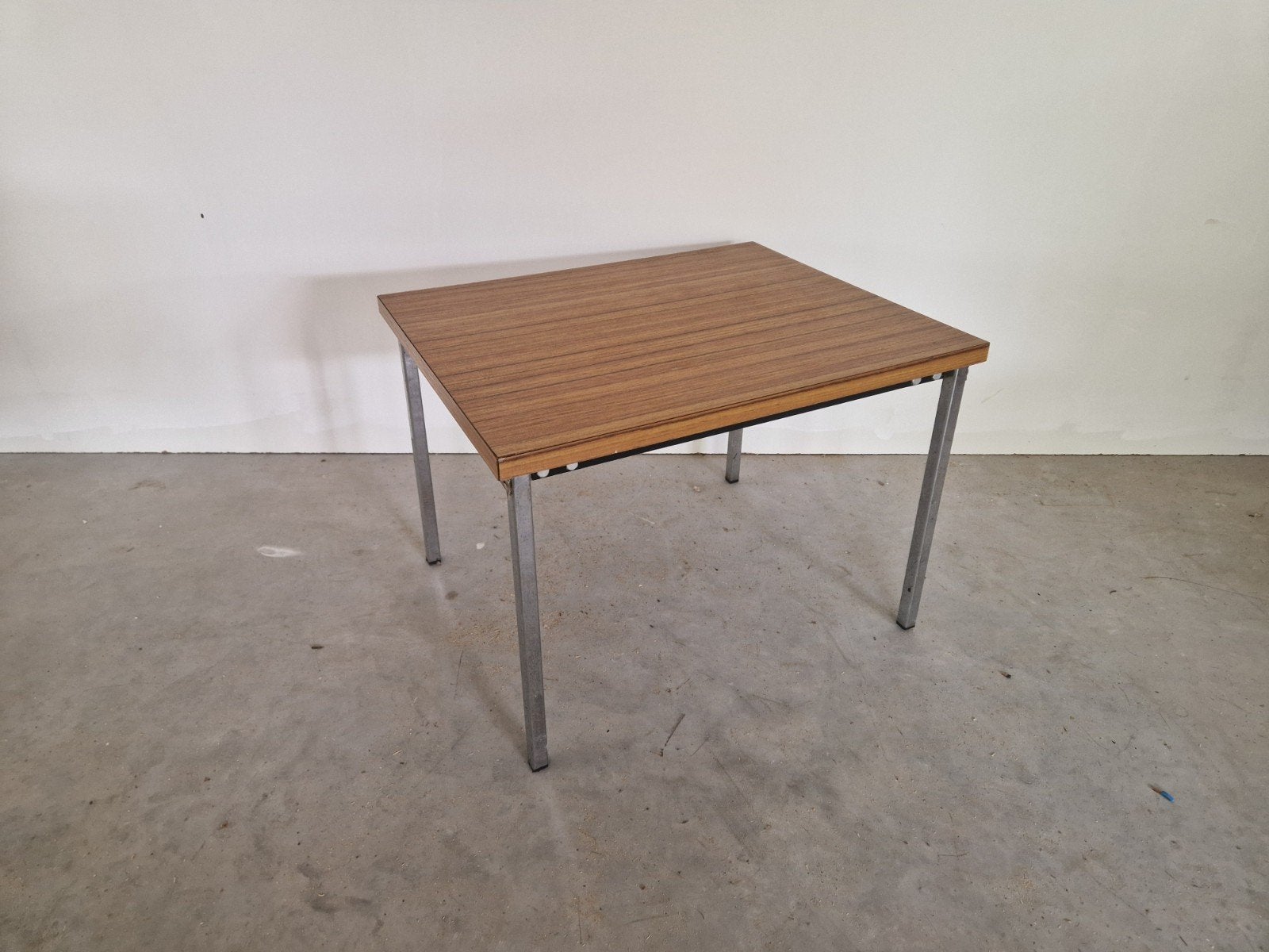 Vintage design bijzettafel mid century., Minder dan 45 cm, Minder dan 55 cm, Ophalen of Verzenden, Zo goed als nieuw