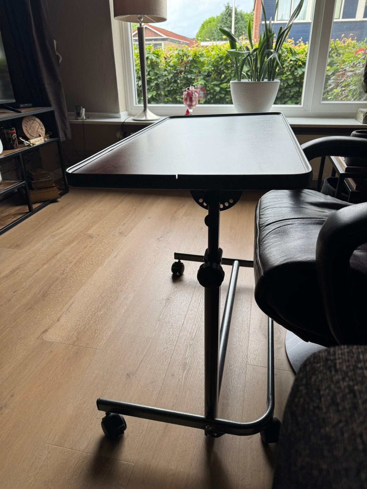 Lees / bed tafel, Ophalen, In hoogte verstelbaar, Zo goed als nieuw