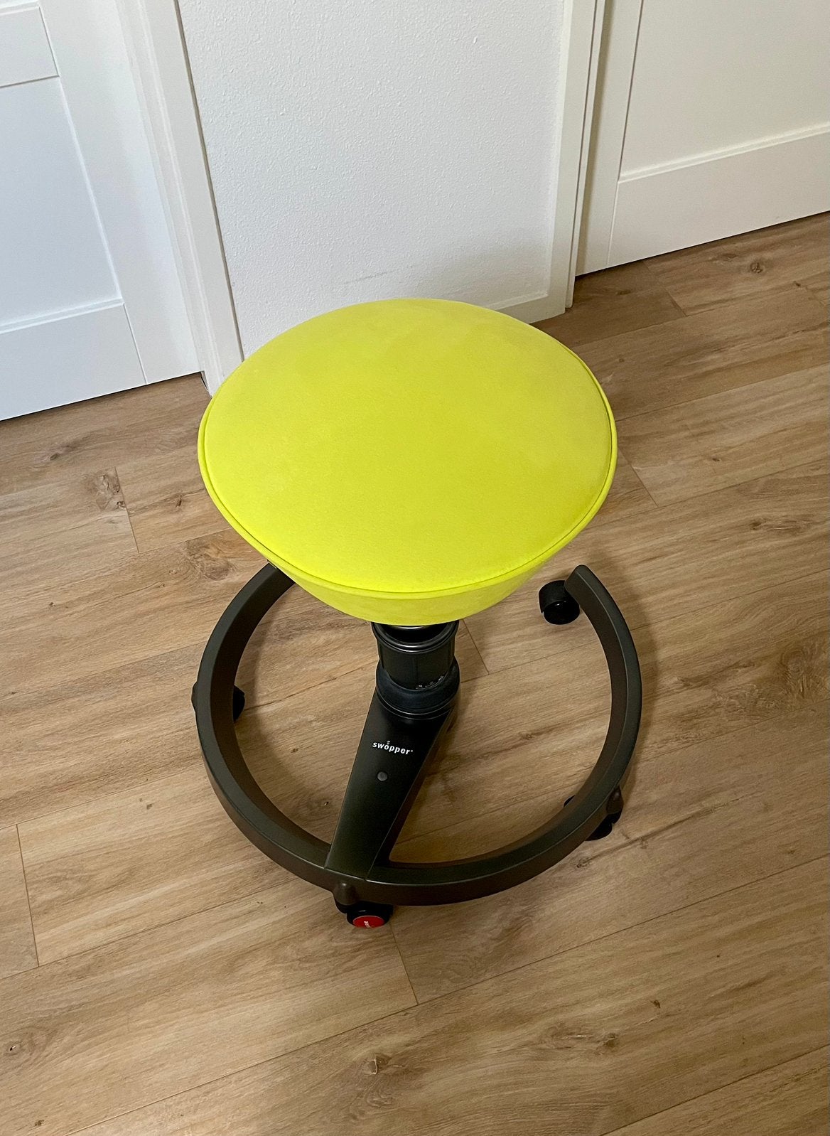 Aeris Swopper ergonomische kruk met wieltjes, Ophalen, Zo goed als nieuw, Bureaukruk, Groen