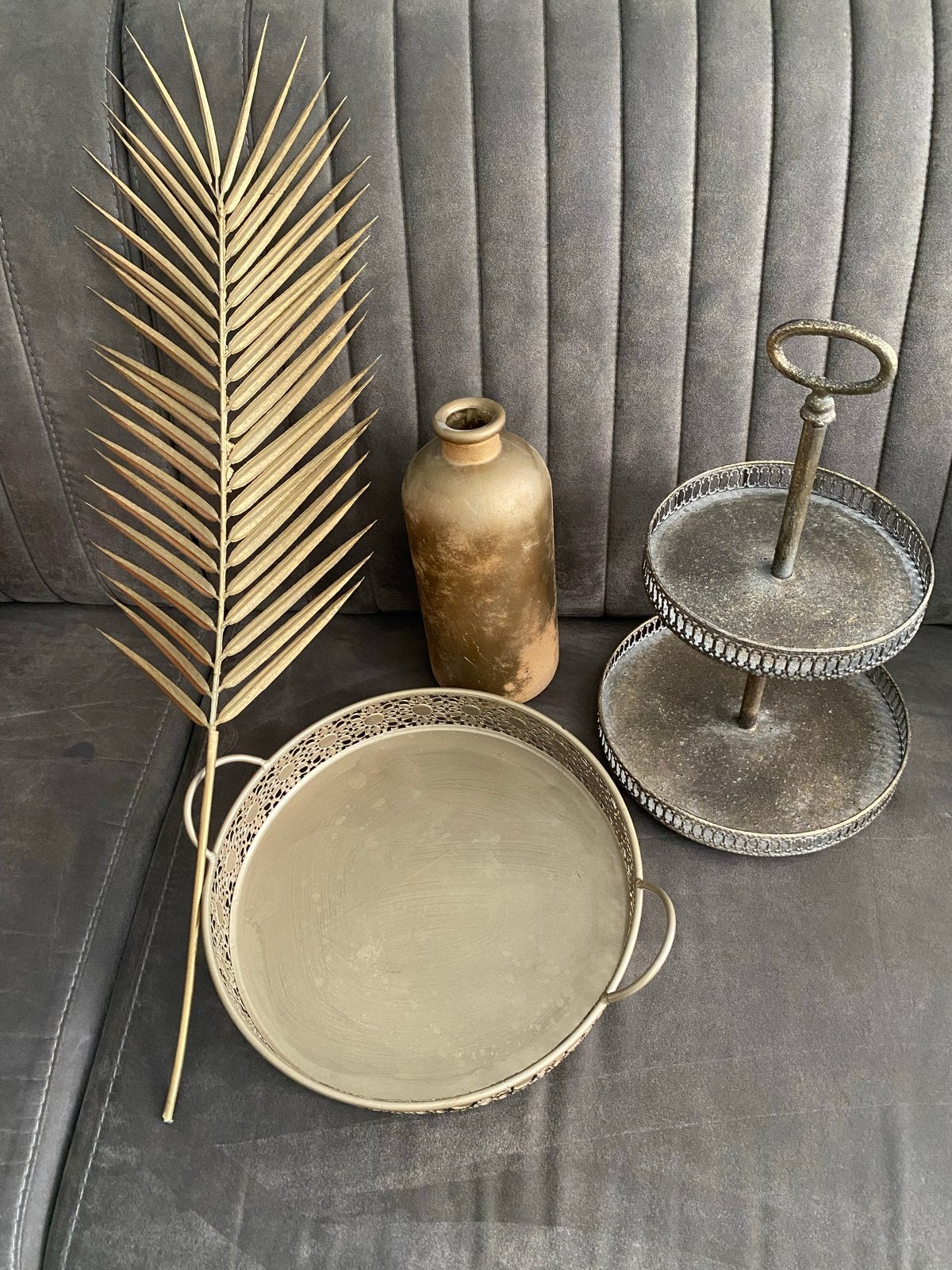 Decoratieve set: dienbladen, vaas en palmblad, Vintage, Gebruikt, Ophalen of Verzenden, Goud