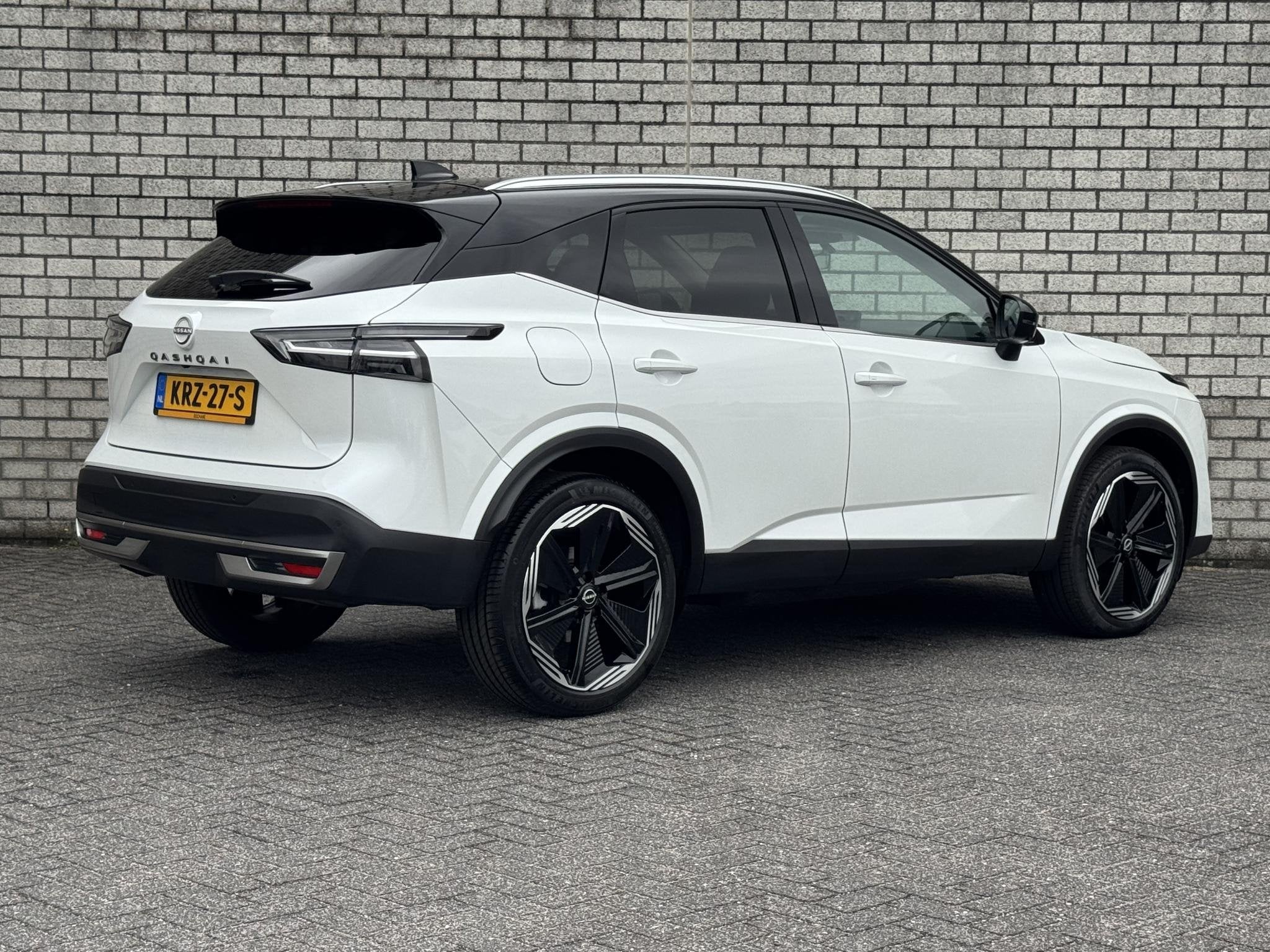 Nissan Qashqai 1.3 MHEV Xtronic N-Connecta | Panoramadak | S, Auto's, Stof, 4 cilinders, Wit, 1365 kg