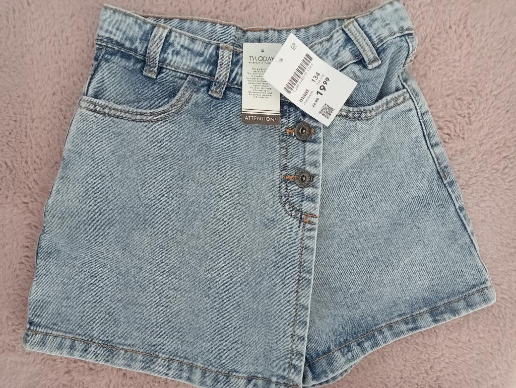 Korte broek 134 NIEUWE!!, Ophalen of Verzenden, Nieuw, Meisje, Broek