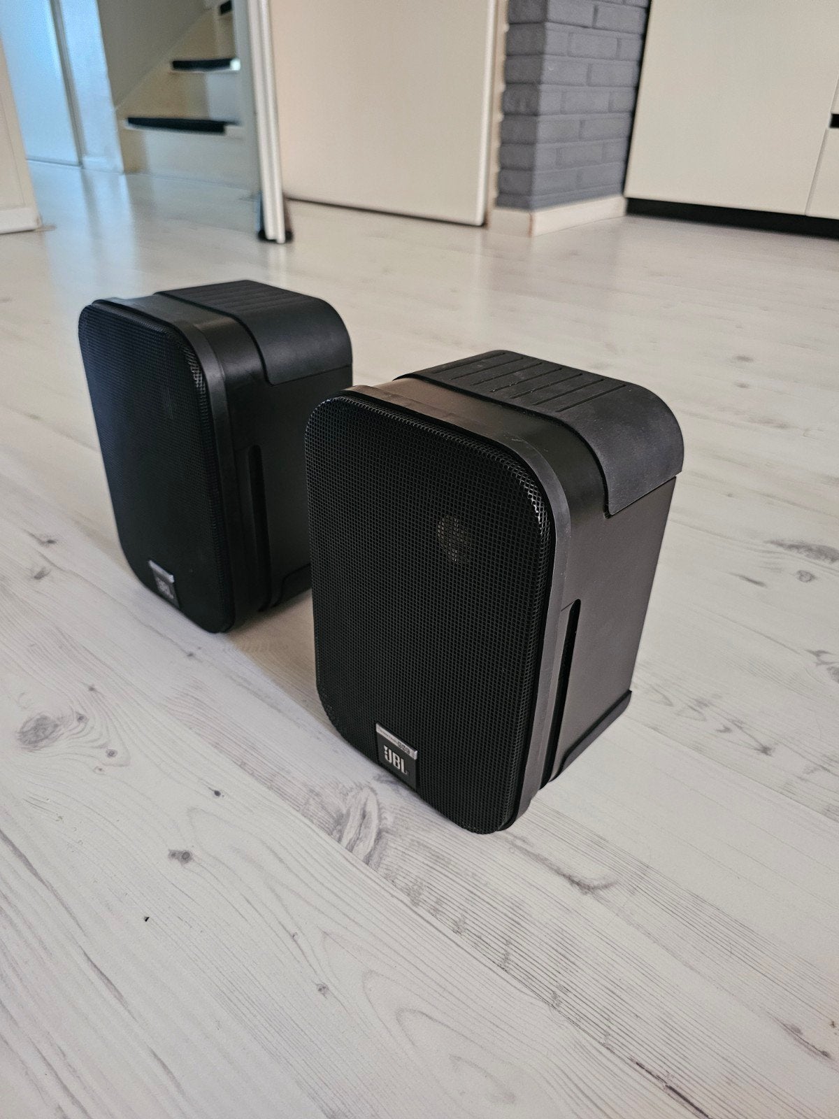 JBL Control One luidsprekers