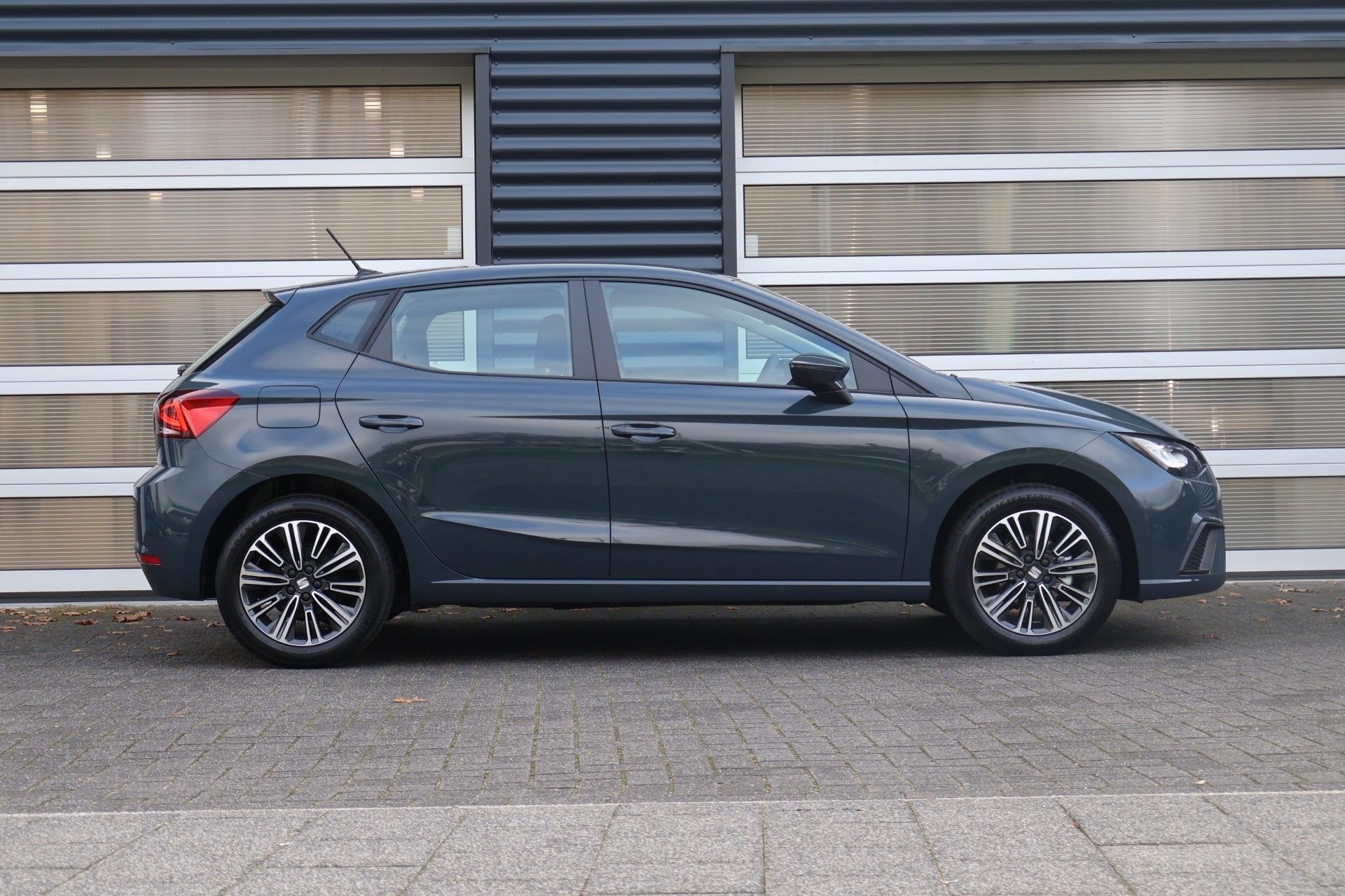 SEAT Ibiza 1.0 EcoTSI 95pk Style | 16" Velgen | Apple Carpla, Voorwielaandrijving, 12 maanden, Stof, 95 pk