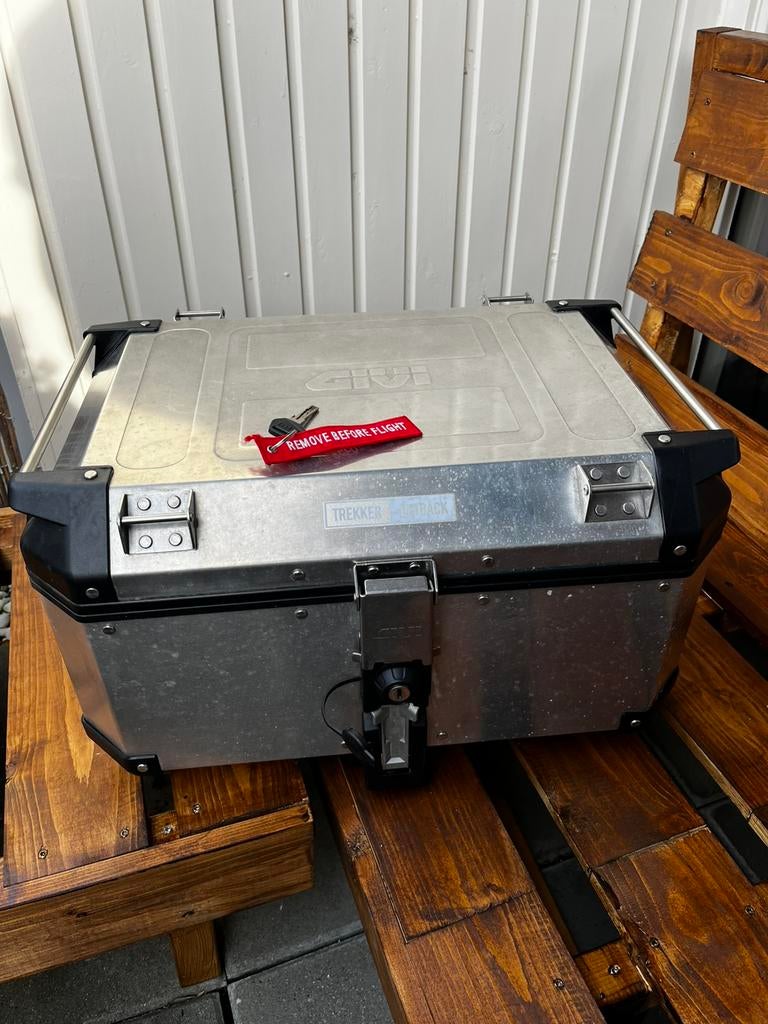 Givi Trekker Outback Aluminium Topkoffer, Ophalen of Verzenden, Zo goed als nieuw