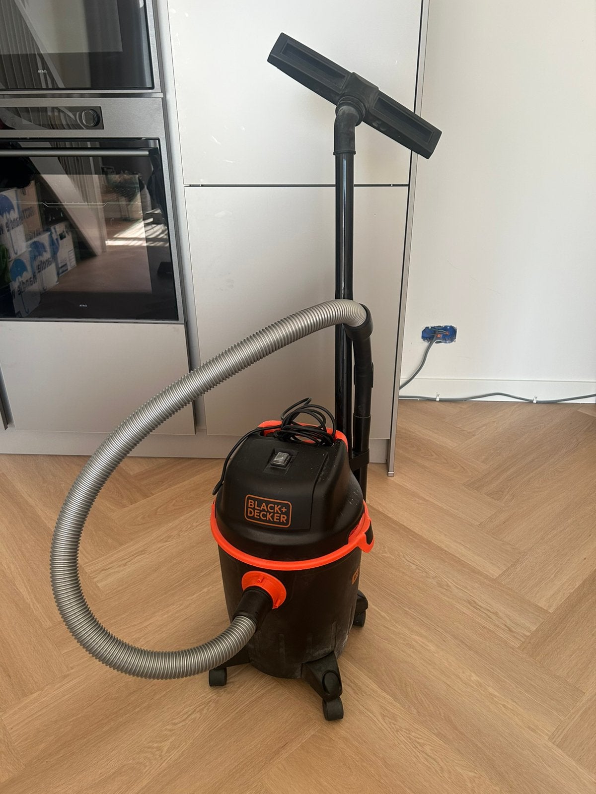 Black + Decker nat en droogzuiger (bouw stofzuiger), Ophalen, Zo goed als nieuw