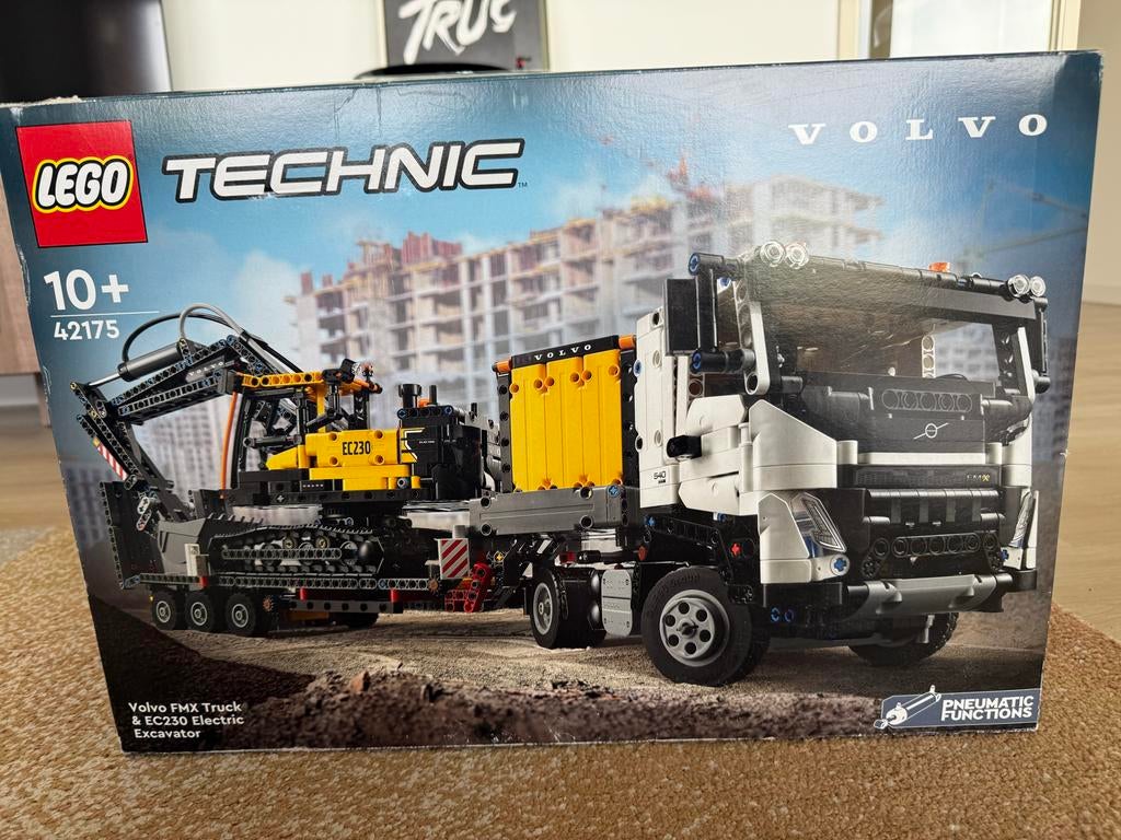 Lego Technic 42175 Volvo FMX Truck & EC230 Graafmachine, Ophalen, Zo goed als nieuw