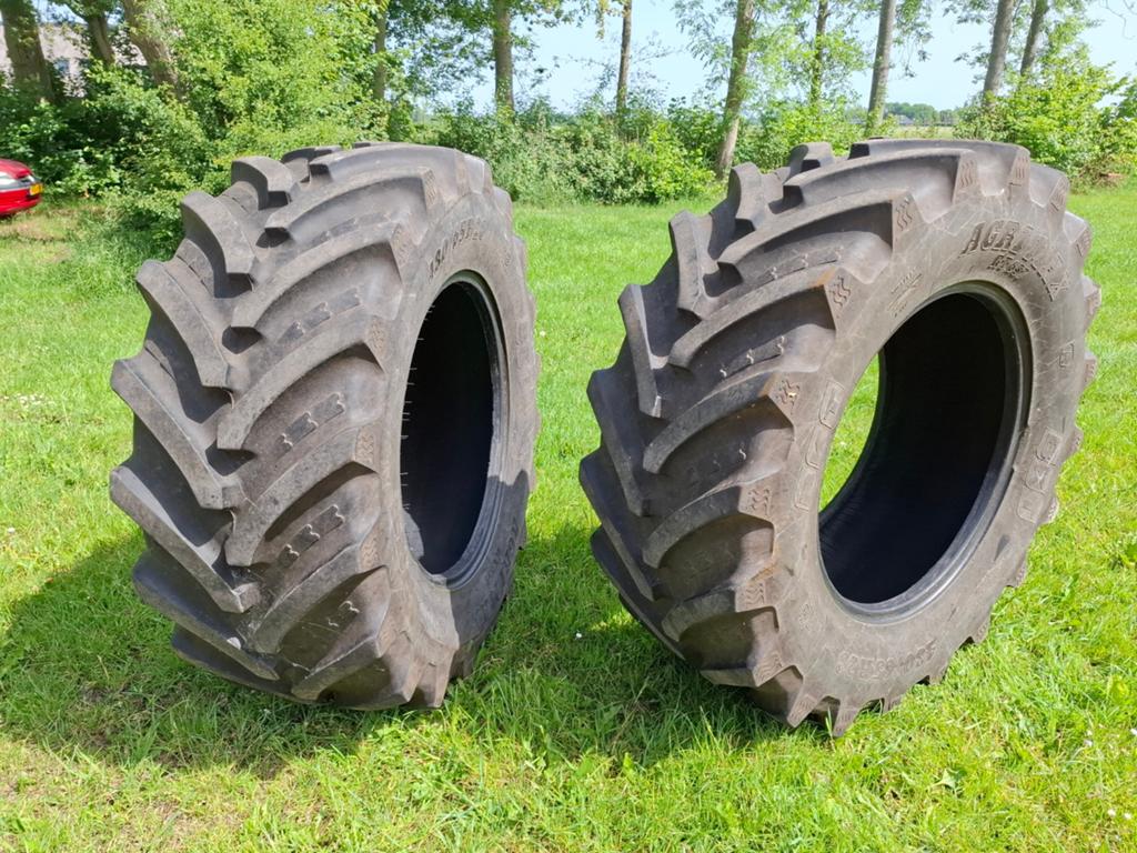 480 65 r28 BKT en 300 95 r46 alliance, Ophalen