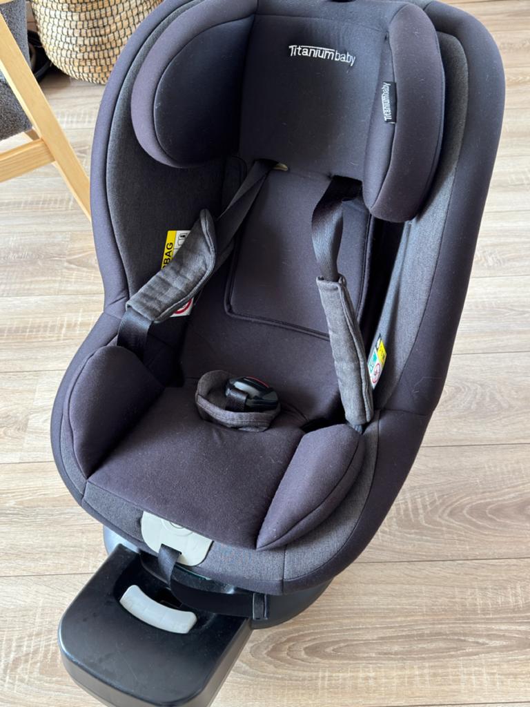 Titaniumbaby Kinderautostoel met ISO-fix en 360 draaibaar, Kinderen en Baby's, 0 t/m 18 kg, Zo goed als nieuw, Isofix, Slaapstand