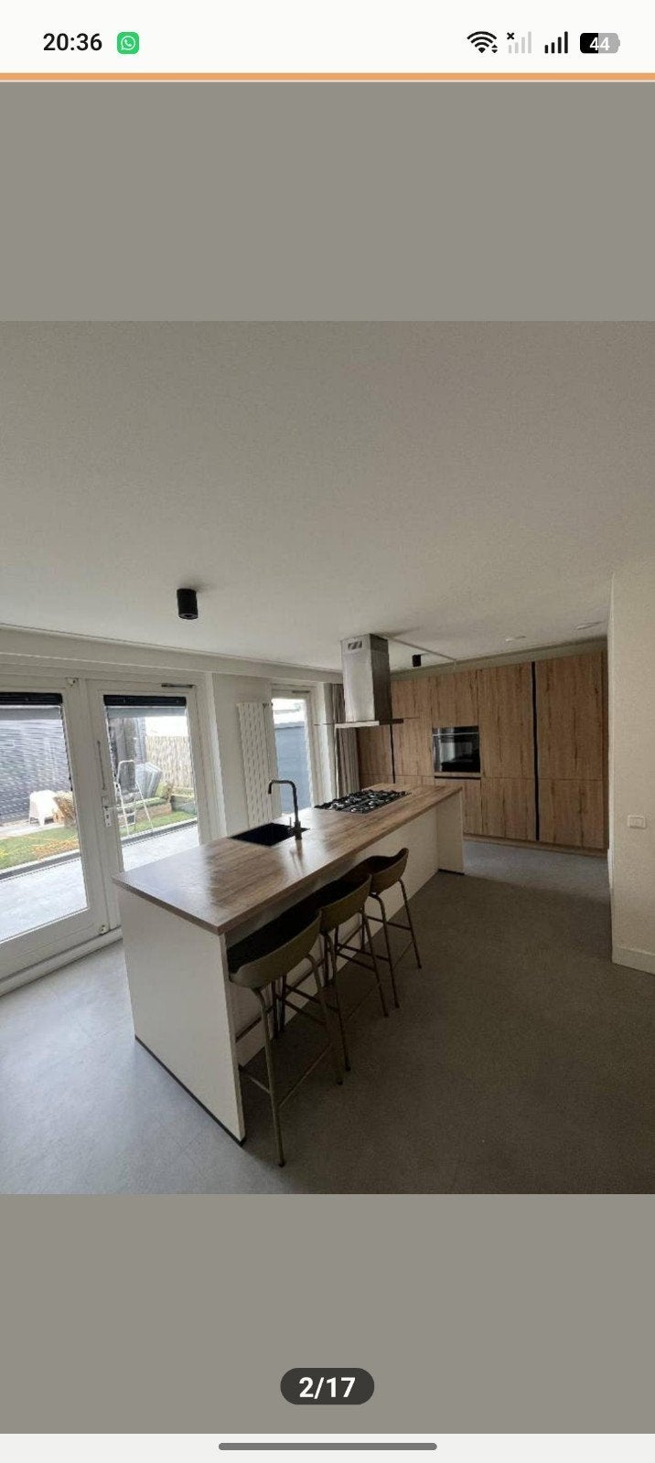 Modern keukeneiland met vernieuwde apparatuur, Ophalen, Wit, Overige typen, Zo goed als nieuw