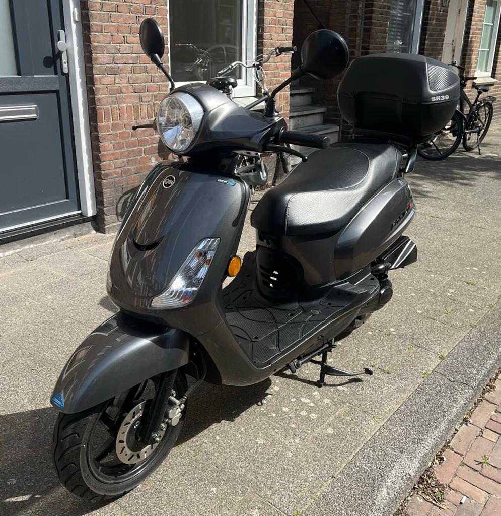 Sym Fiddle 2 bj 2024 zo goed als nieuw, weinig kilometers, Fietsen en Brommers, Ophalen, SYM, Zo goed als nieuw, Benzine